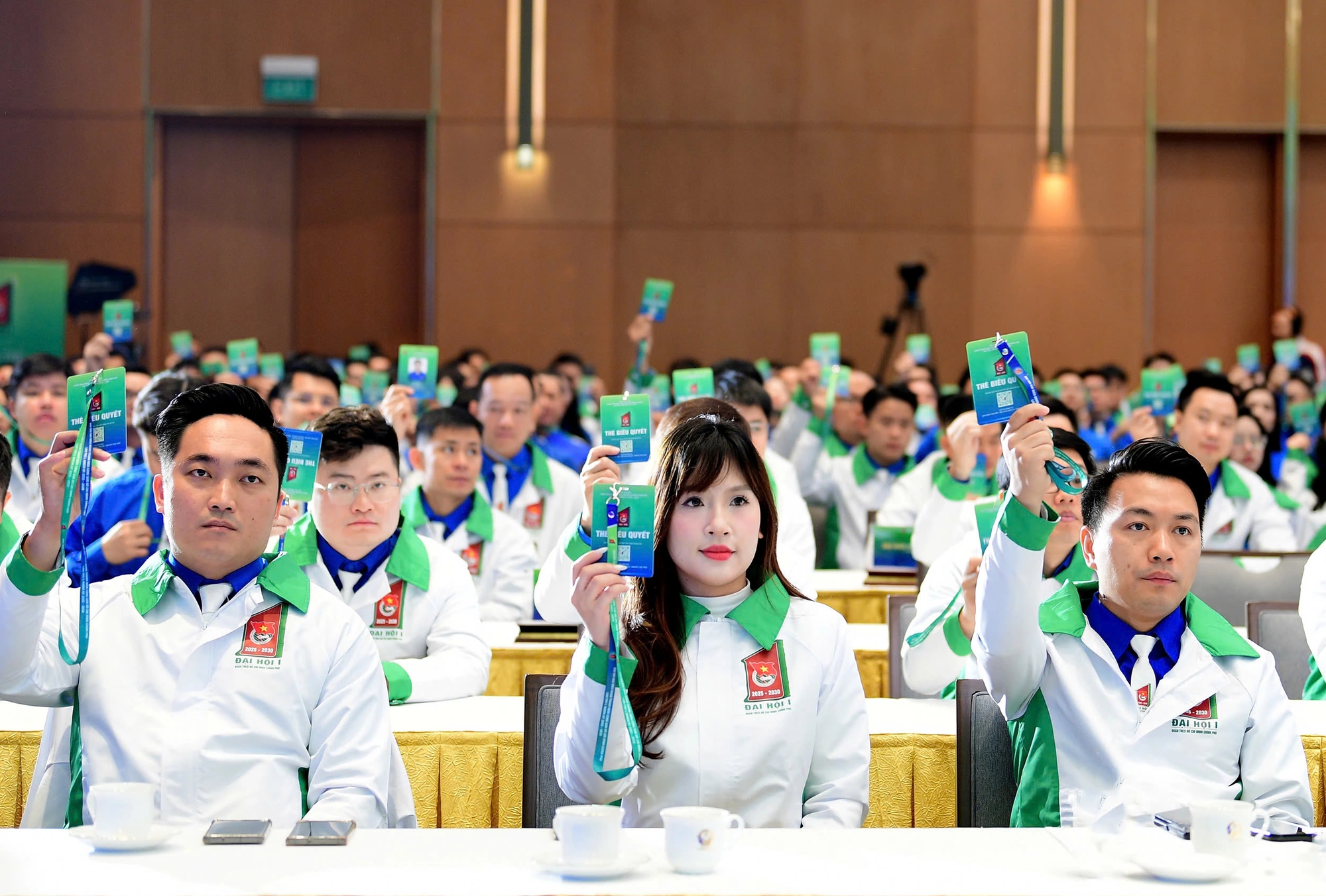 Thủ tướng Phạm Minh Chính chia sẻ suy nghĩ của mình với thanh niên Chính phủ- Ảnh 3. Thủ tướng Phạm Minh Chính chia sẻ suy nghĩ của mình với thanh niên Chính phủ- Ảnh 3.