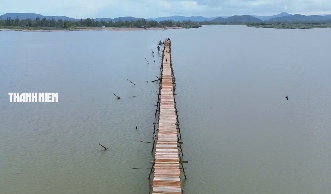 Cầu gỗ d&agrave;i nhất Việt Nam hồi sinh: &lsquo;Người nh&aacute;i&rsquo; dựng lại &Ocirc;ng Cọp - Ảnh 3.