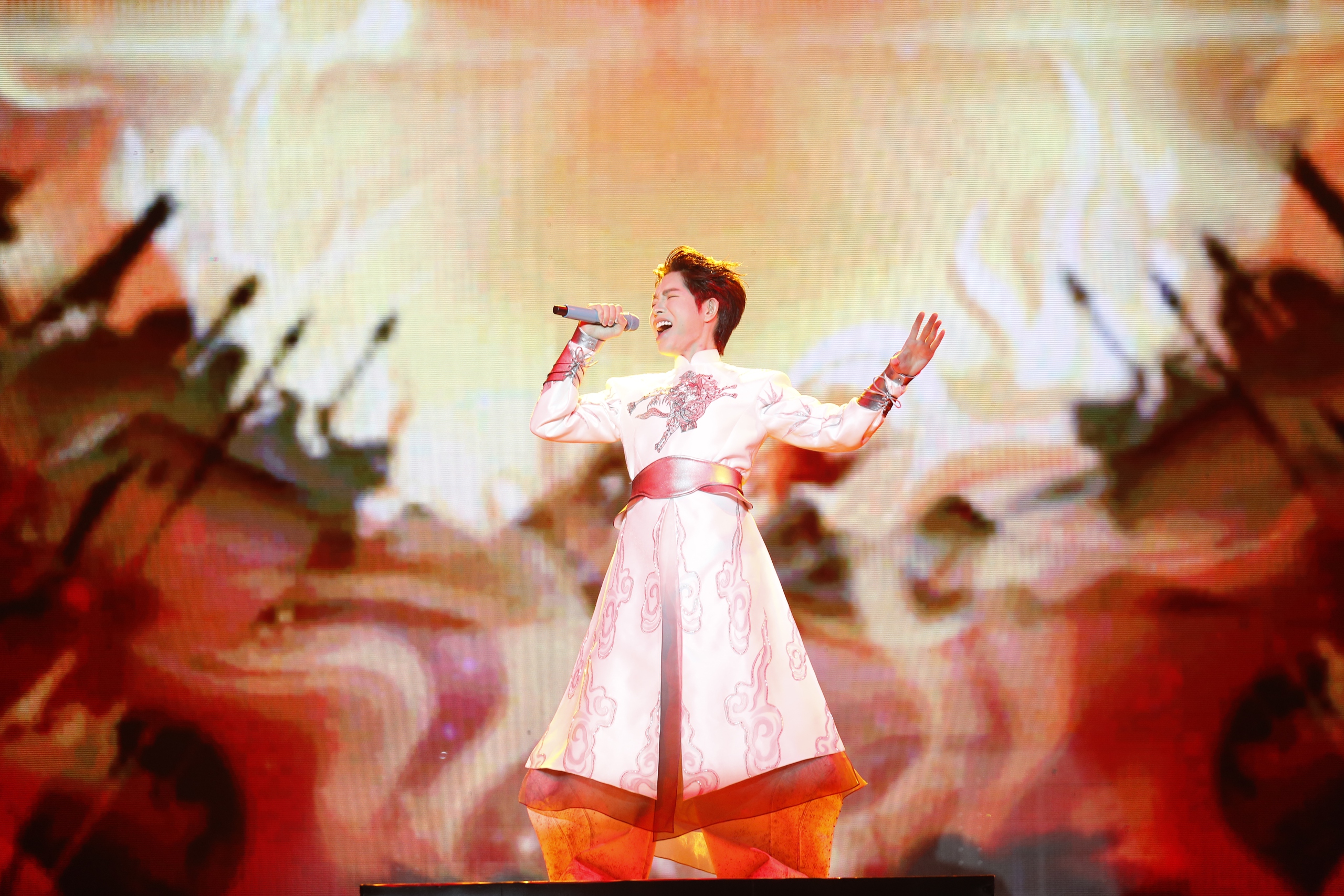 Đức Phúc, Anh Tú góp mặt trong đêm nhạc chào năm mới của VTV - Ảnh 1.