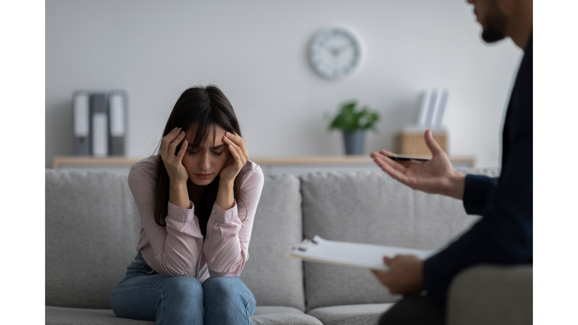 Bác sĩ ơi: Khi người nhà im lặng, thu mình - Làm sao biết họ đang cần giúp đỡ?- Ảnh 1. Bác sĩ ơi: Khi người nhà im lặng, thu mình - Làm sao biết họ đang cần giúp đỡ?- Ảnh 1.