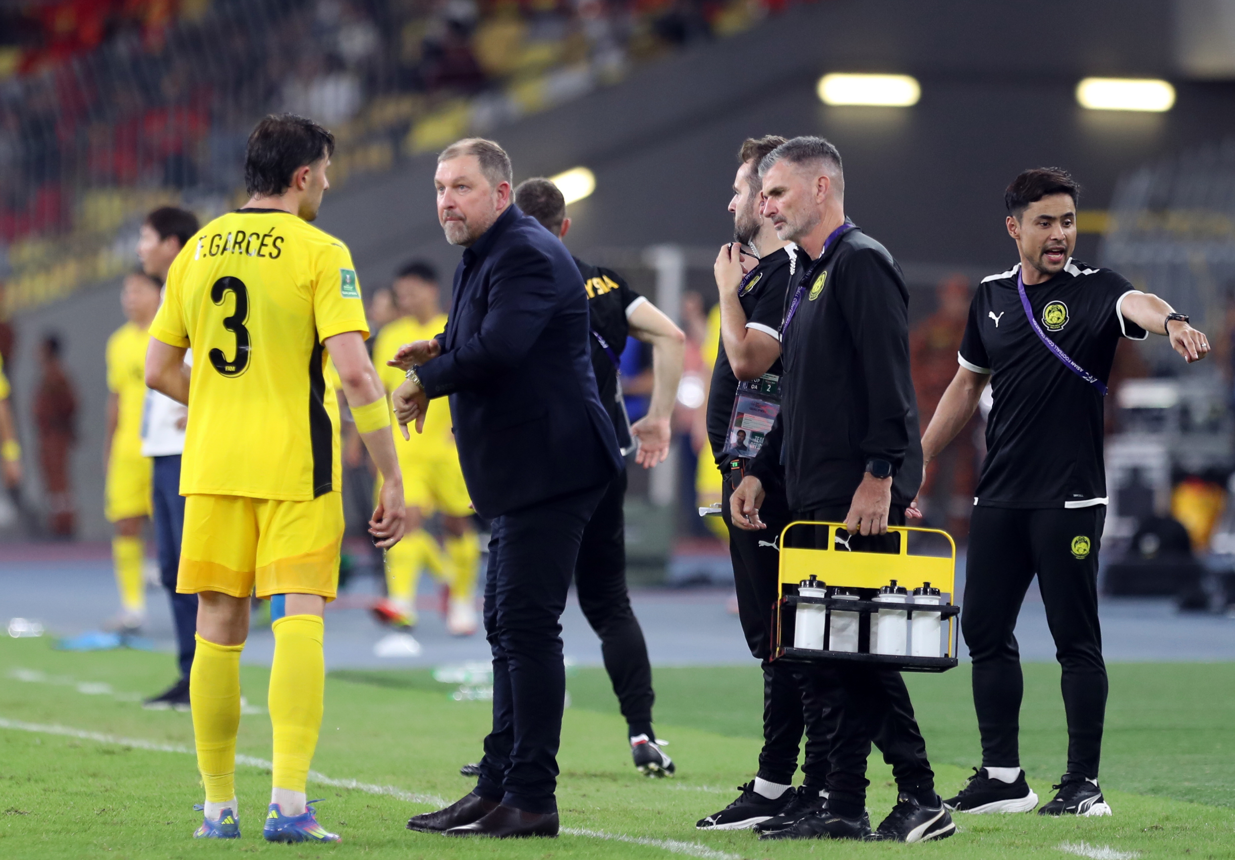 Luật sư Malaysia: 'FAM và 7 cầu thủ nhập tịch trái phép chia làm 2 phe, như mặt trăng với mặt trời’- Ảnh 1. Luật sư Malaysia: 'FAM và 7 cầu thủ nhập tịch trái phép chia làm 2 phe, như mặt trăng với mặt trời’- Ảnh 1.