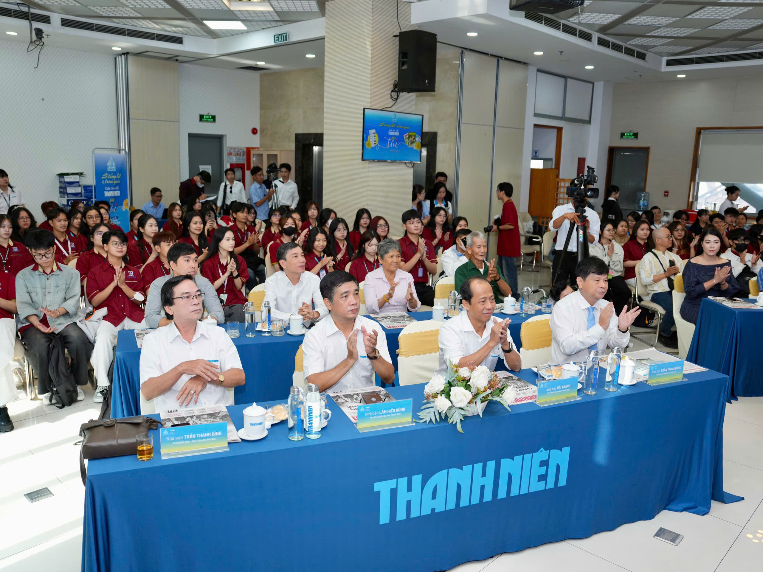 Tổng kết v&agrave; trao giải cuộc thi viết 'Thanh Ni&ecirc;n v&agrave; t&ocirc;i' - Ảnh 10.