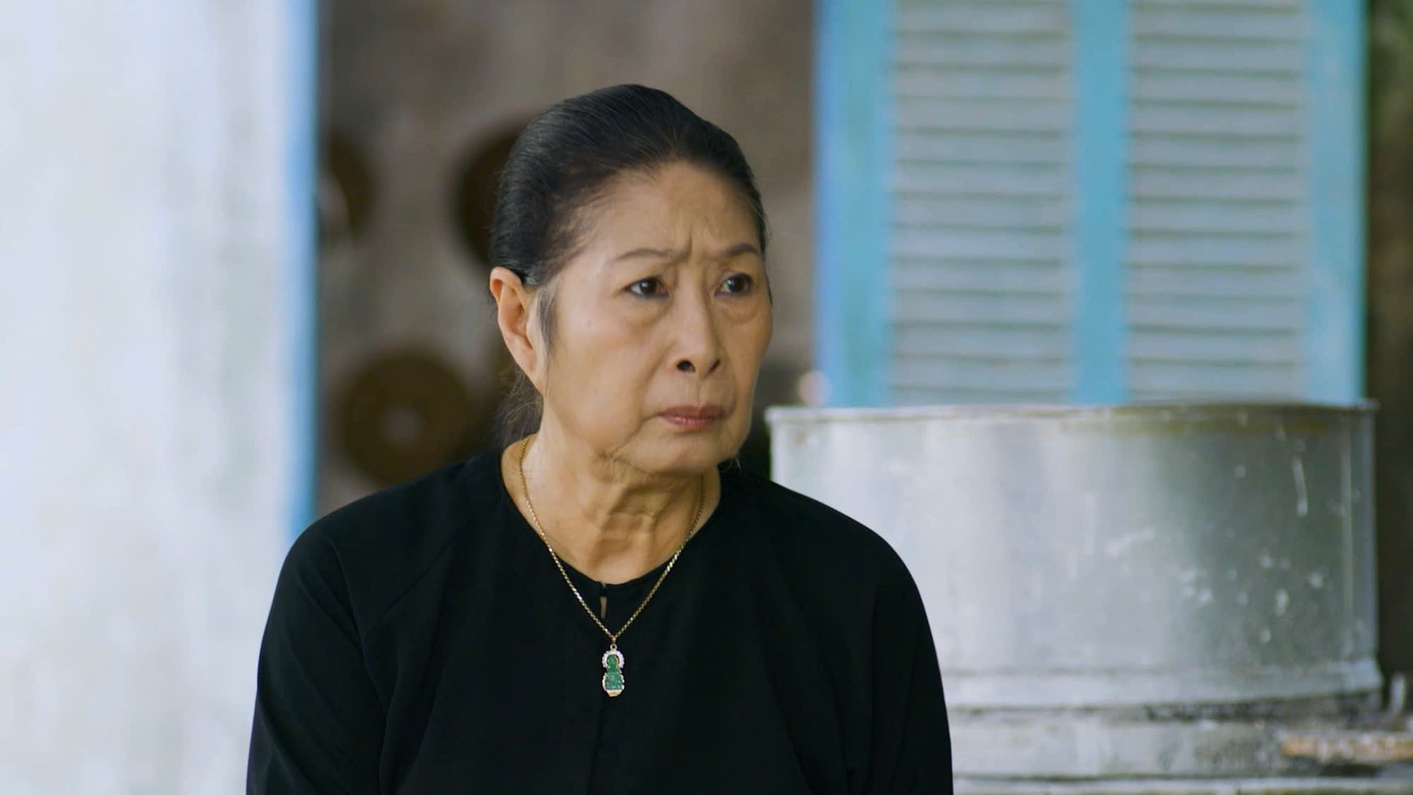 NSƯT Kim Phương đóng phim kinh dị ở tuổi 72, gặp 'nạn' vì giúp diễn viên trẻ - Ảnh 2.