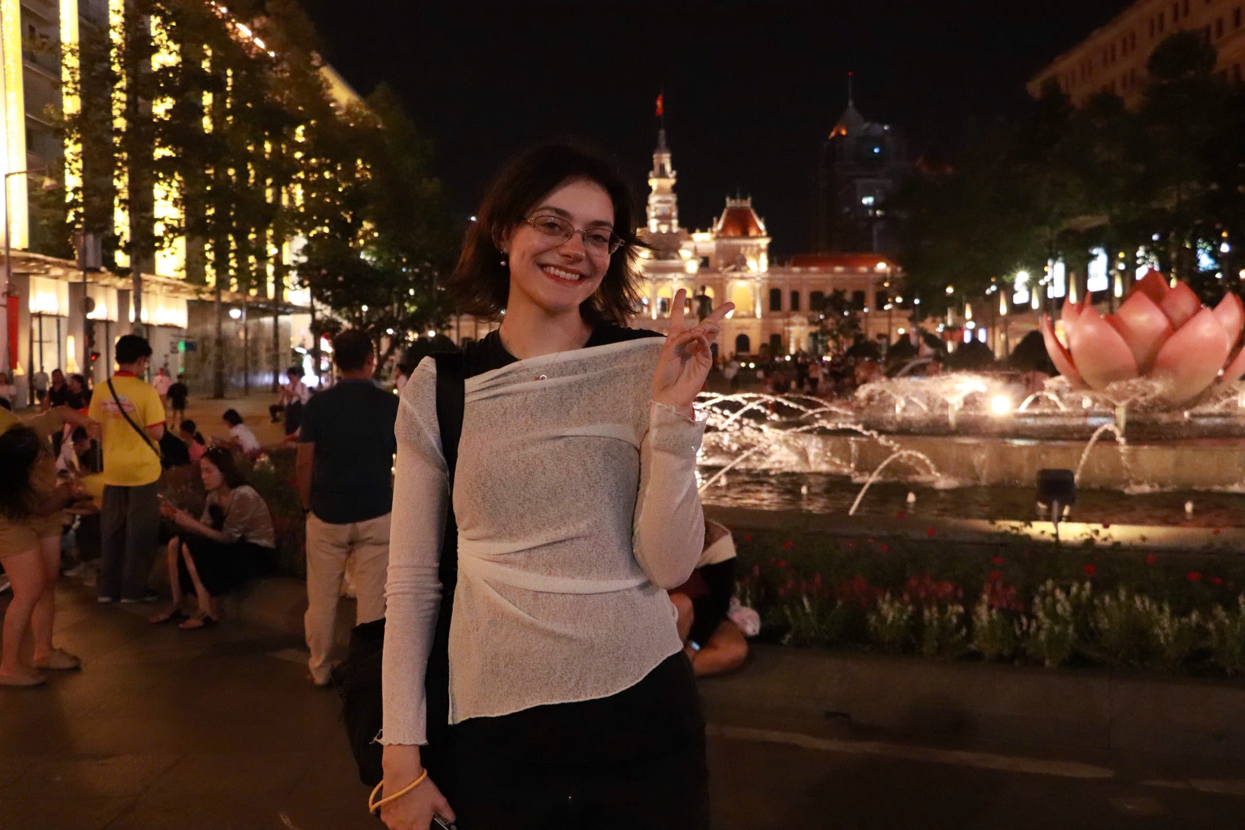 Kh&aacute;ch nước ng&ograve;ai đ&oacute;n giao thừa 2026 tại tp . Hcm: Kh&ocirc;ng kh&iacute; lễ hội s&ocirc;i động - Ảnh 1.