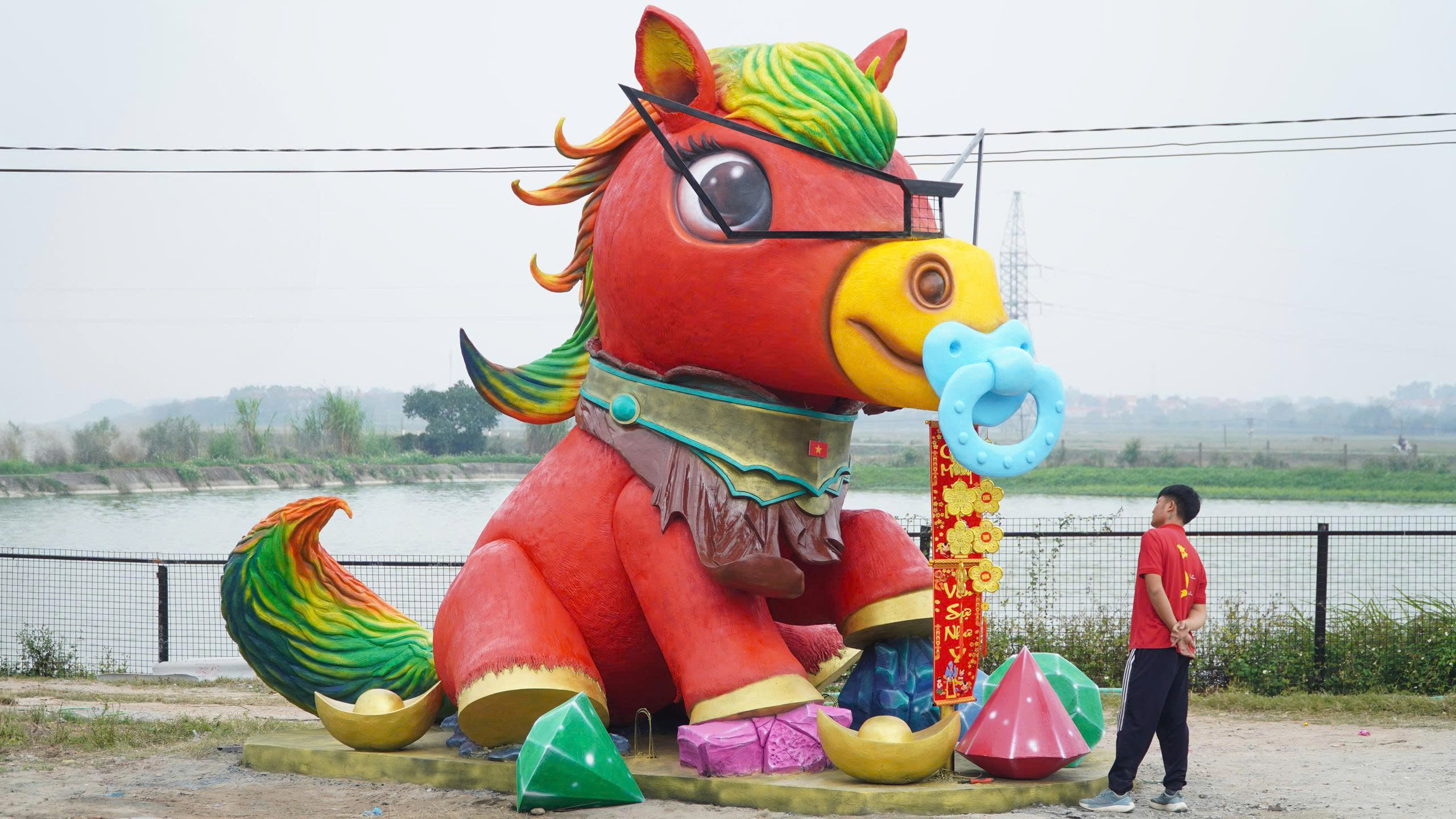 Linh vật 'Ngựa Vui Vẻ' bất ngờ g&acirc;y sốt trước giao thừa 2026: 'Qu&aacute; dễ thương!' - Ảnh 3.