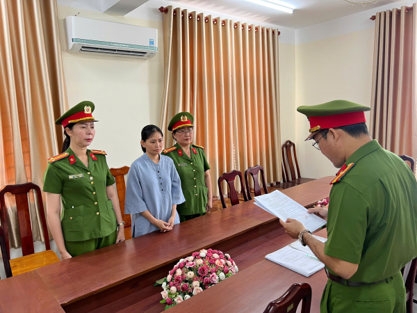 Bắt tạm giam hai chủ hụi mở hụi online chiếm đoạt 1,7 tỉ đồng tại C&agrave; Mau   - Ảnh 1.