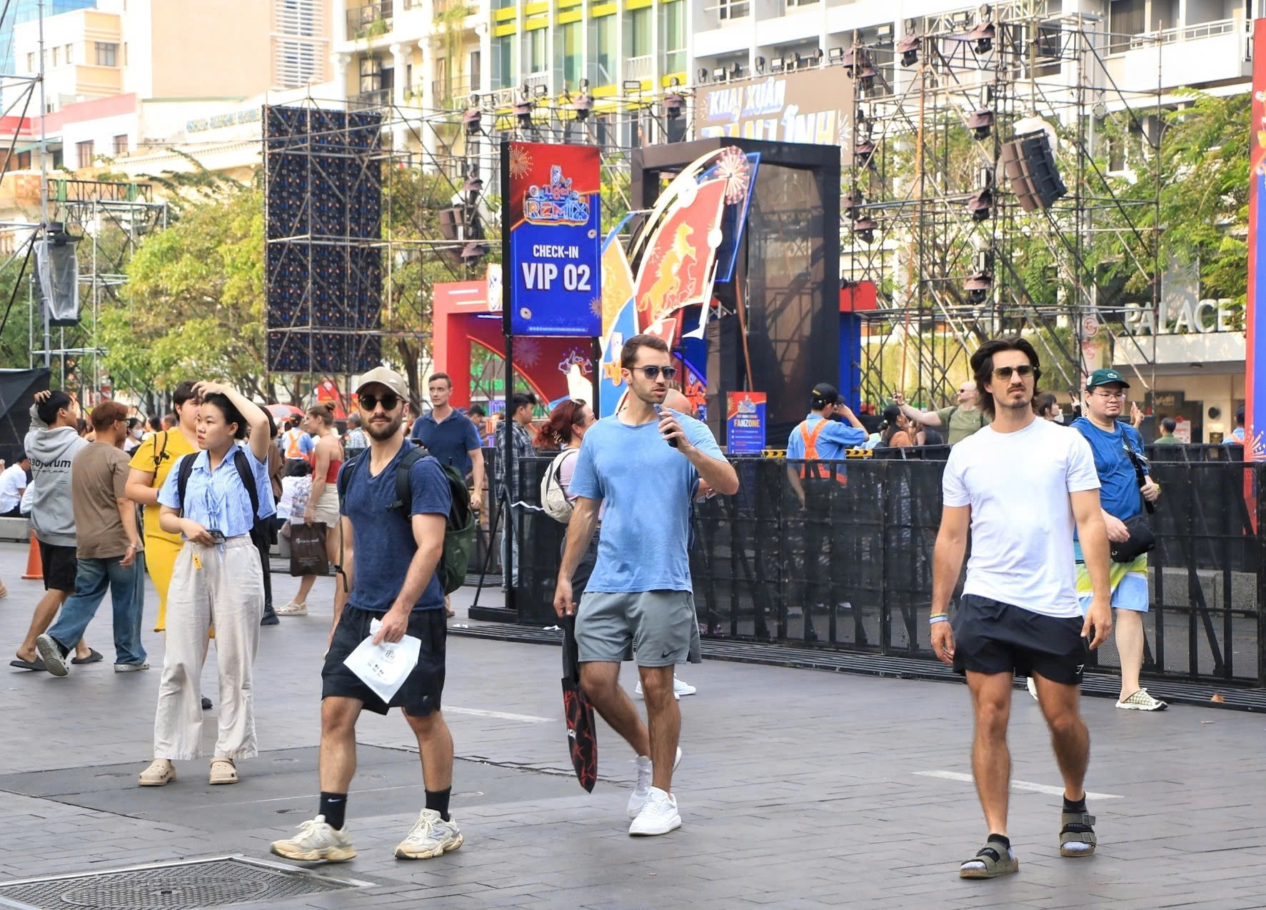 Giao thừa 2026: Mạng xã hội ngập tràn lời chúc mừng năm mới, mong nhiều nụ cười   - Ảnh 4.