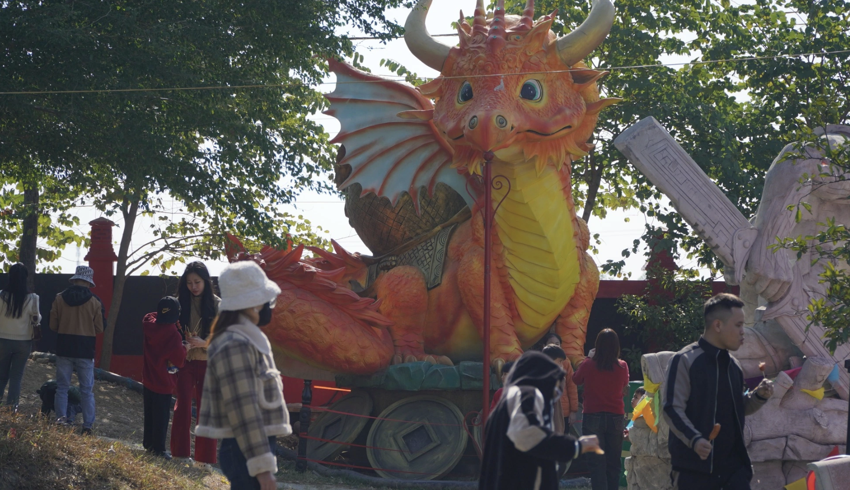 Linh vật 'Ngựa Vui Vẻ' bất ngờ g&acirc;y sốt trước giao thừa 2026: 'Qu&aacute; dễ thương!' - Ảnh 9.