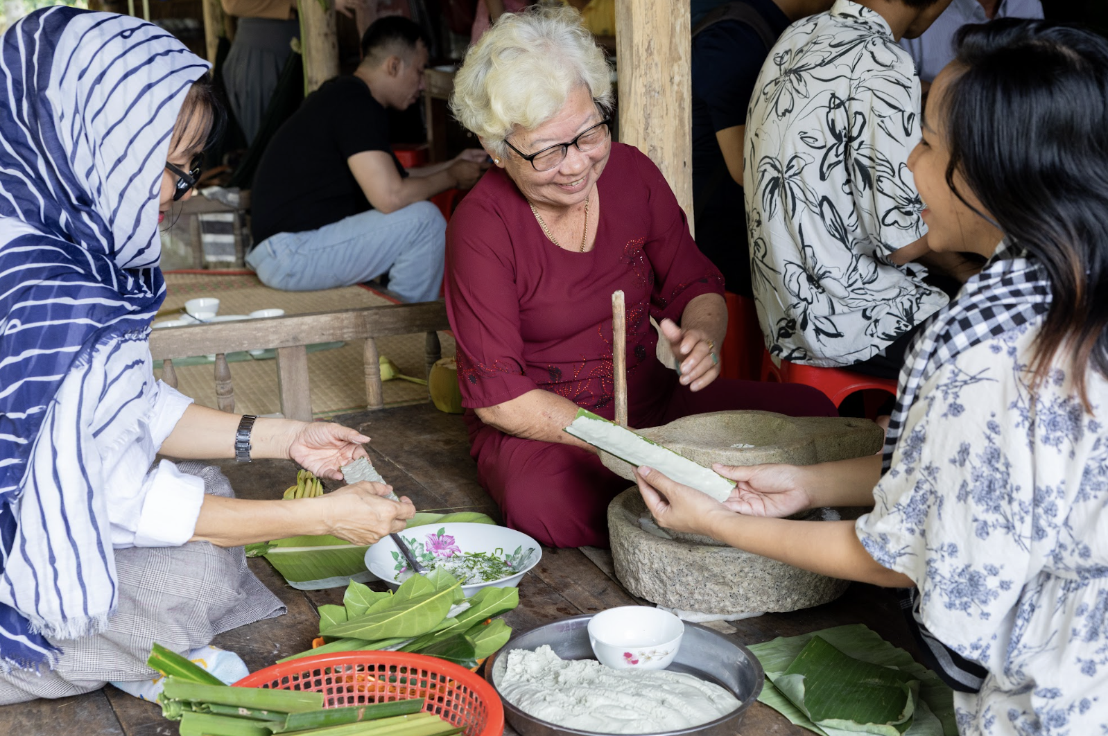 Đầu năm về làng du lịch mới toanh ở miền Tây 'thắt lá, bắt vịt'- Ảnh 1.
