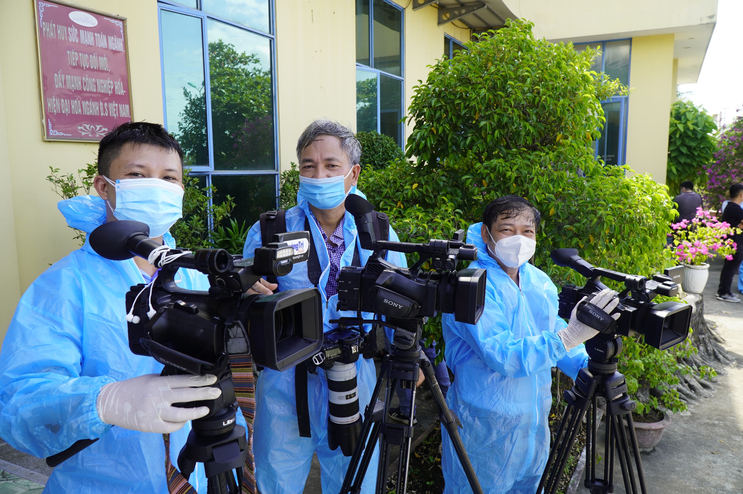 H&agrave;nh động triệu like giữa m&ugrave;a dịch: Nh&agrave; b&aacute;o v&agrave; những c&acirc;u chuyện cảm động - Ảnh 2.