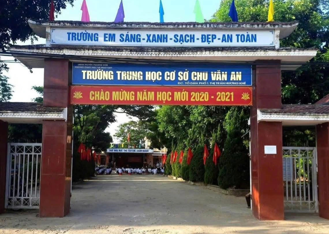 Công an triệu tập thầy giáo bị tố 'chạm vào vùng nhạy cảm' nữ sinh lớp 8 - Ảnh 1.