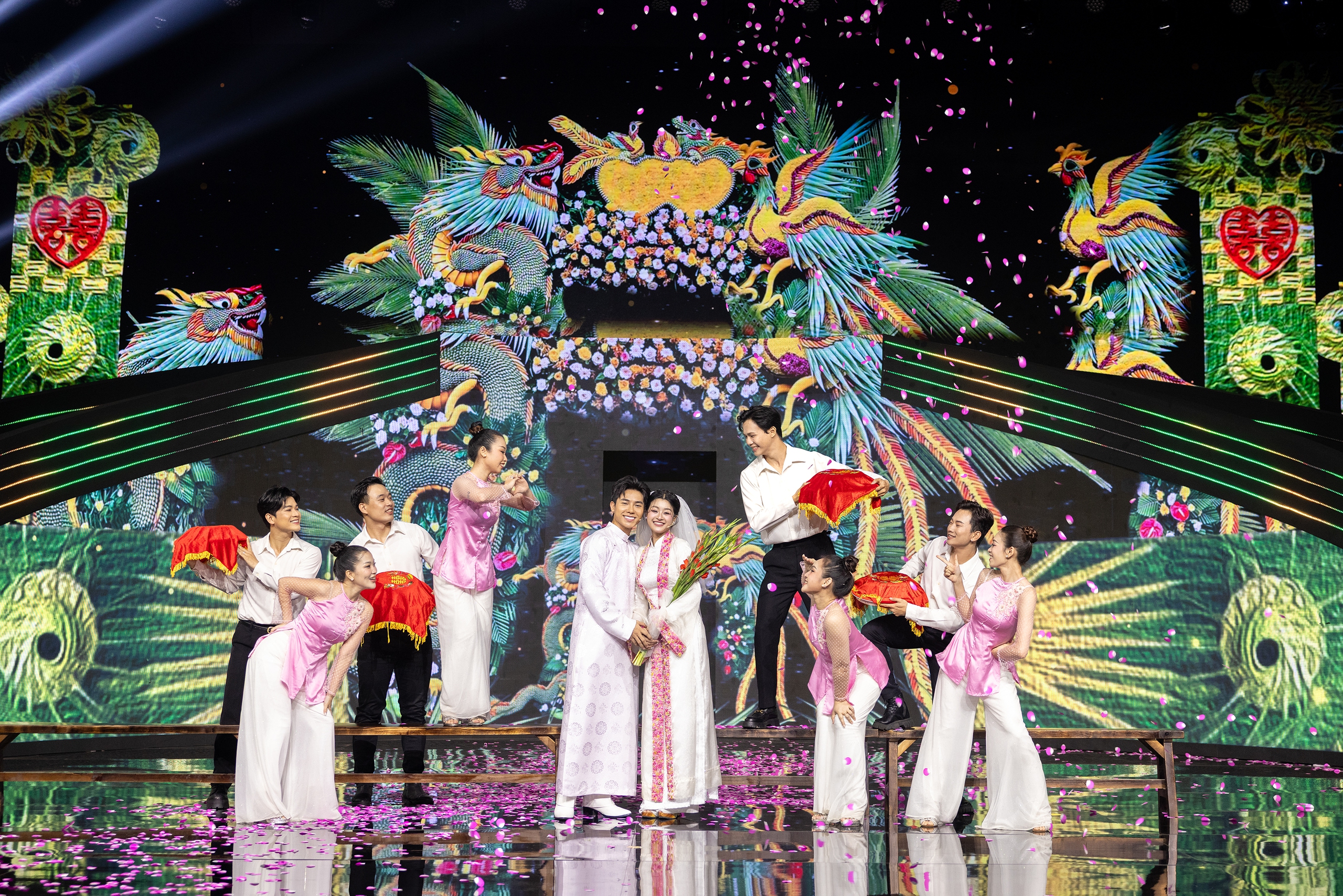 Cẩm Ly, Thanh Ngọc quyến rũ tr&igrave;nh diễn c&ugrave;ng d&agrave;n hoa hậu - Ảnh 8.