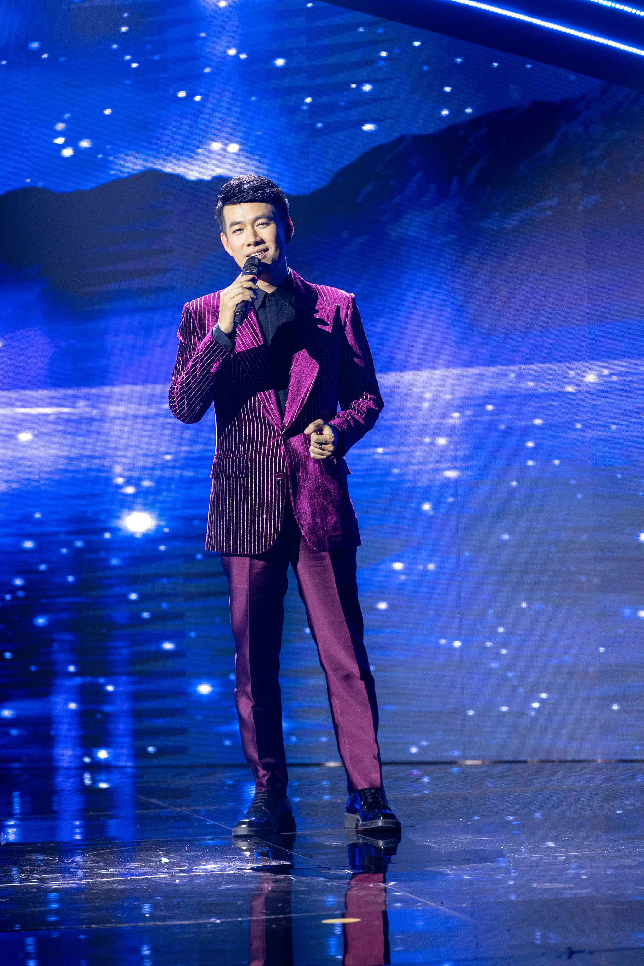 Cẩm Ly, Thanh Ngọc quyến rũ tr&igrave;nh diễn c&ugrave;ng d&agrave;n hoa hậu - Ảnh 5.