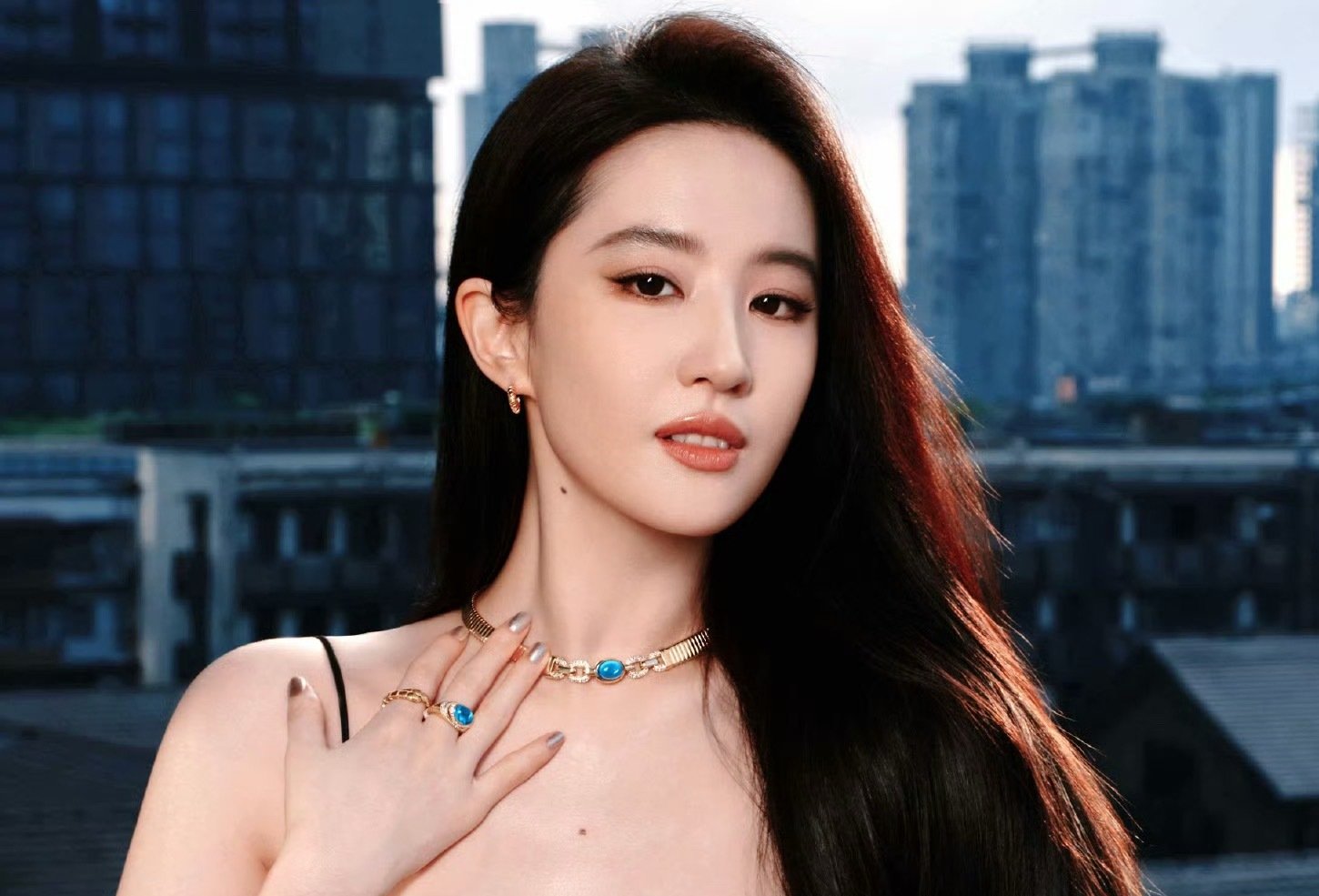 Ít phim mới, Lưu Diệc Phi vẫn giữ sức hút đặc biệt - Ảnh 1.