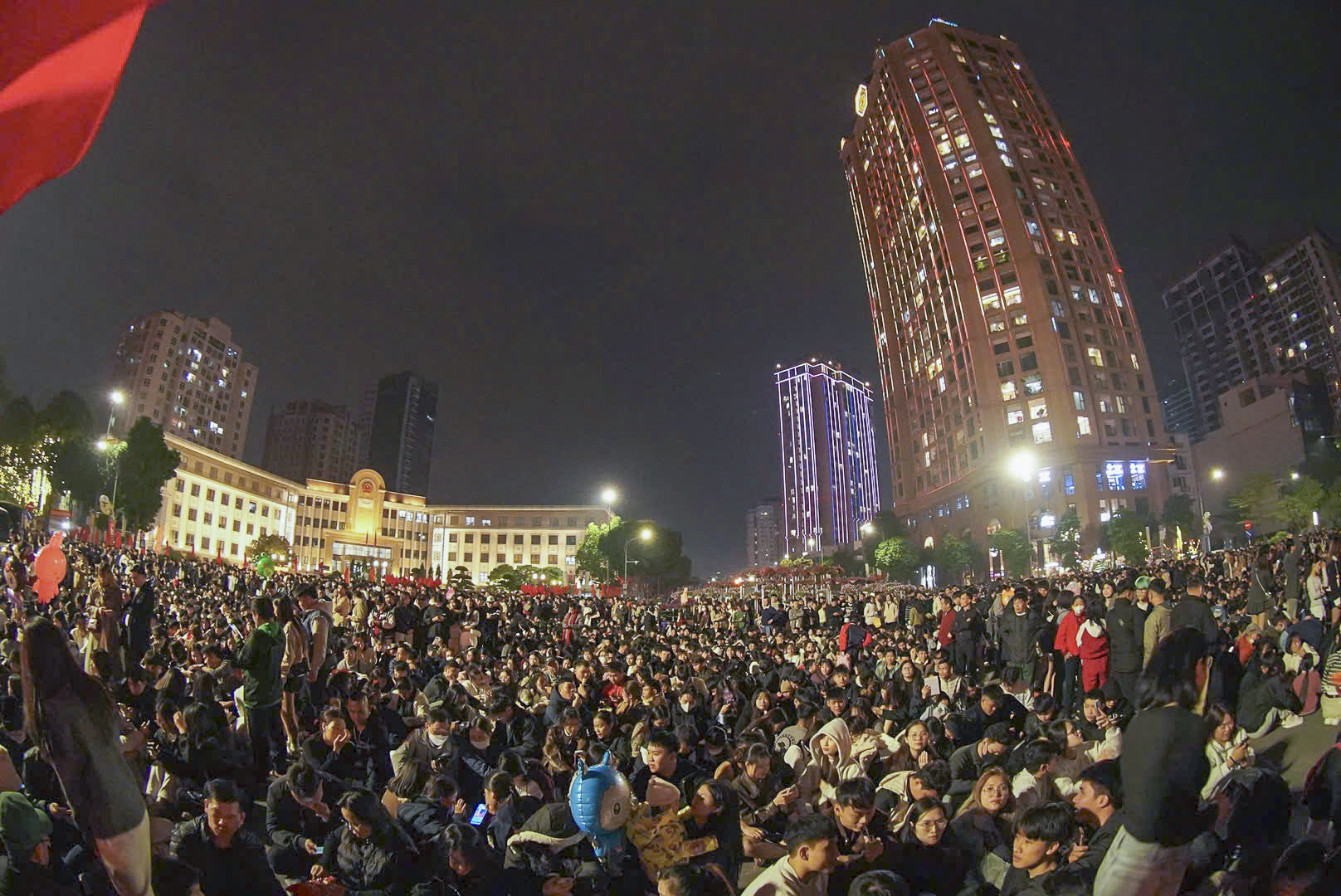 Ph&aacute;o hoa rực s&aacute;ng tr&ecirc;n bầu trời H&agrave; Nội ch&agrave;o đ&oacute;n năm 2026- Ảnh 9.