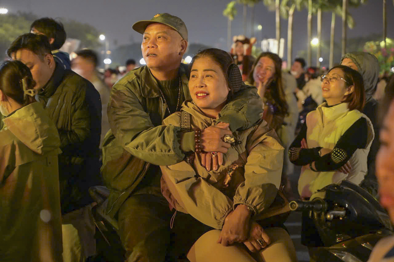 Ph&aacute;o hoa rực s&aacute;ng tr&ecirc;n bầu trời H&agrave; Nội ch&agrave;o đ&oacute;n năm 2026- Ảnh 12.