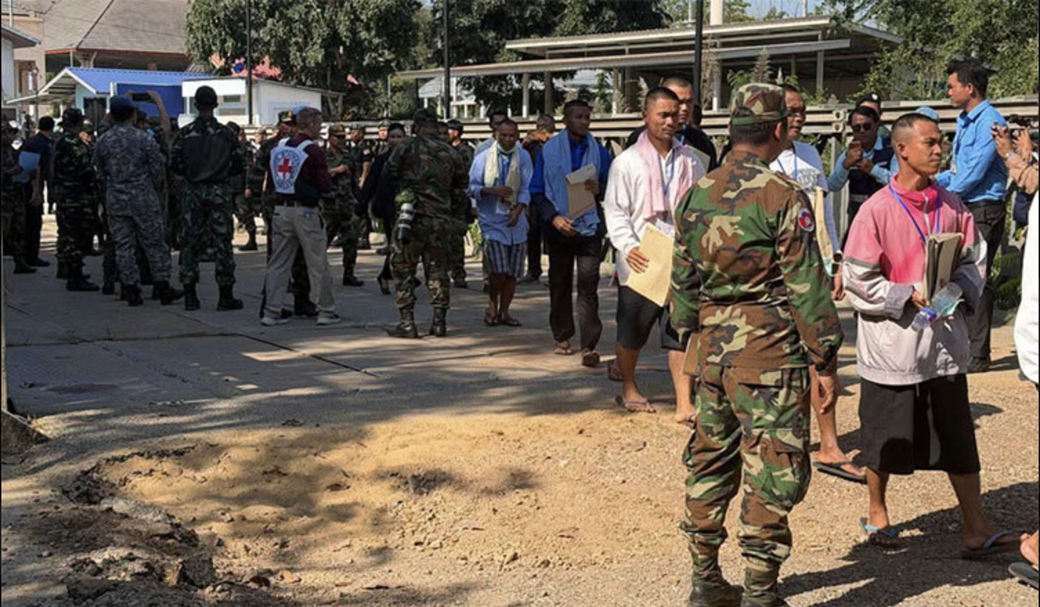 Thái Lan thả 18 binh sĩ Campuchia sau 155 ngày giam giữ - Ảnh 2.