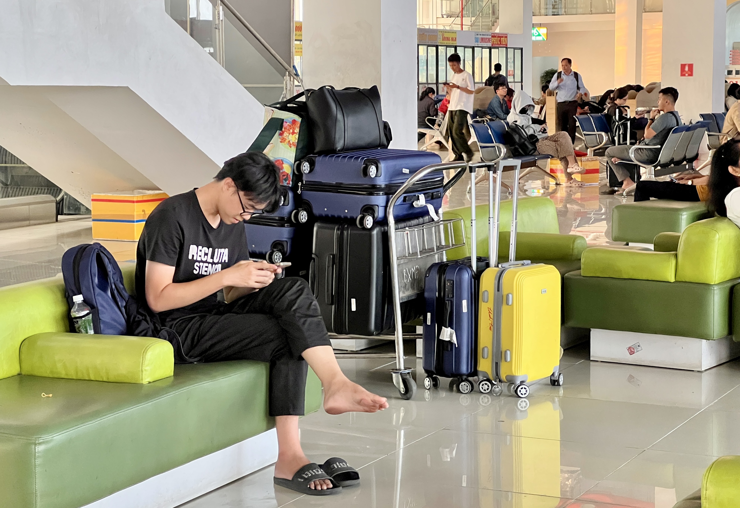 Bến xe Miền Đ&ocirc;ng mới vắng kh&aacute;ch về qu&ecirc; nghỉ Tết Dương lịch, v&igrave; sao? - Ảnh 3.