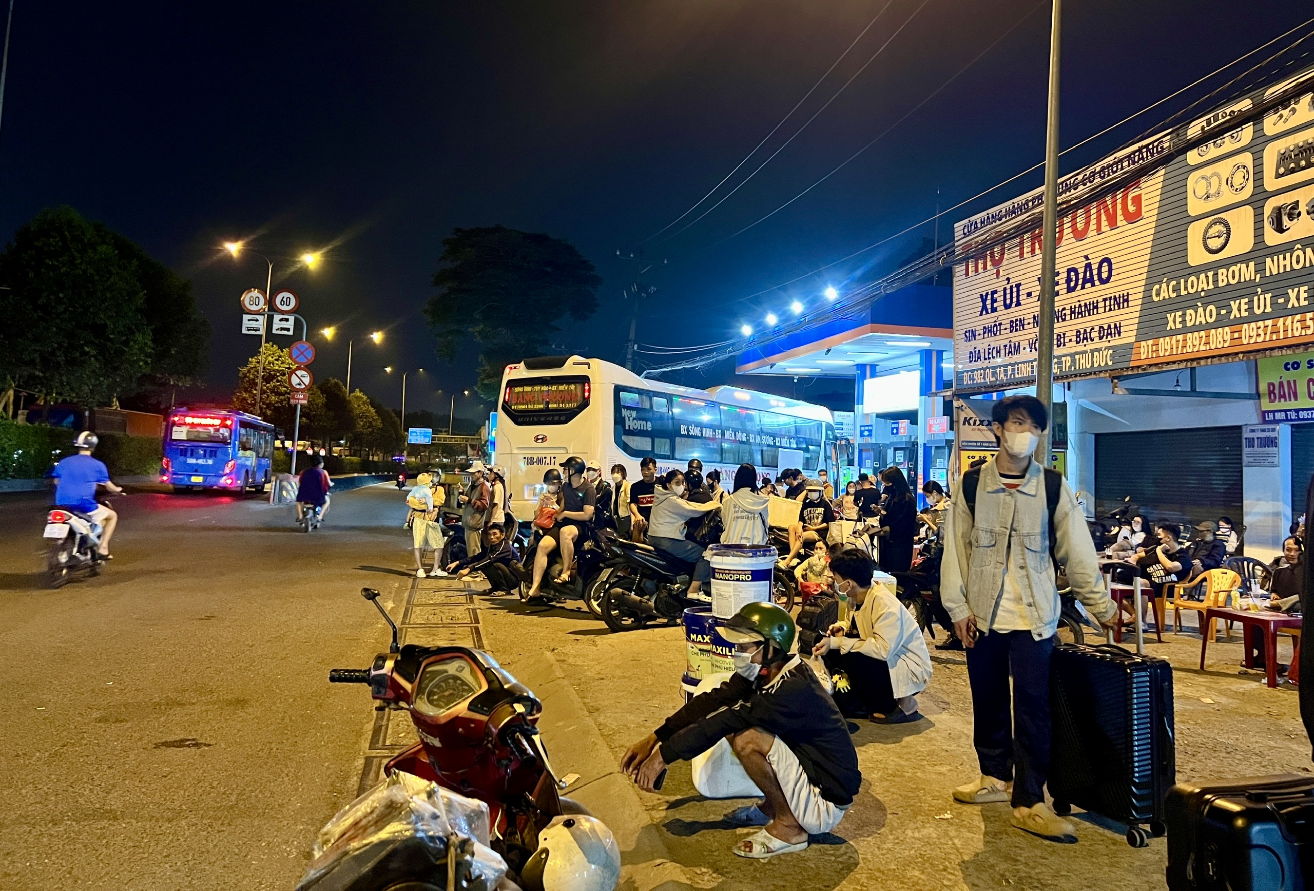 Bến xe Miền Đông mới vắng khách về quê nghỉ Tết Dương lịch, vì sao? - Ảnh 6.