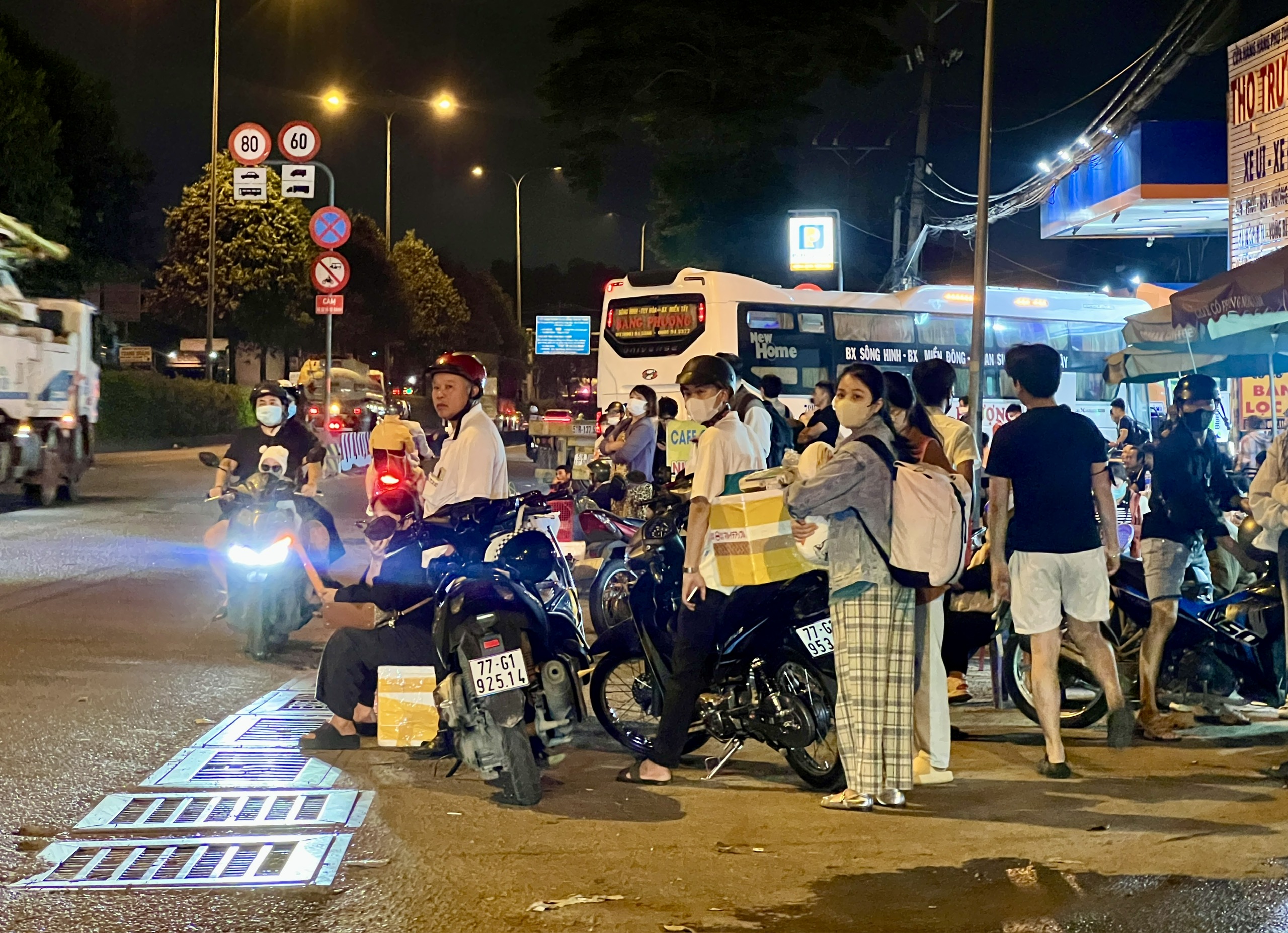 Bến xe Miền Đông mới vắng khách về quê nghỉ Tết Dương lịch, vì sao? - Ảnh 7.