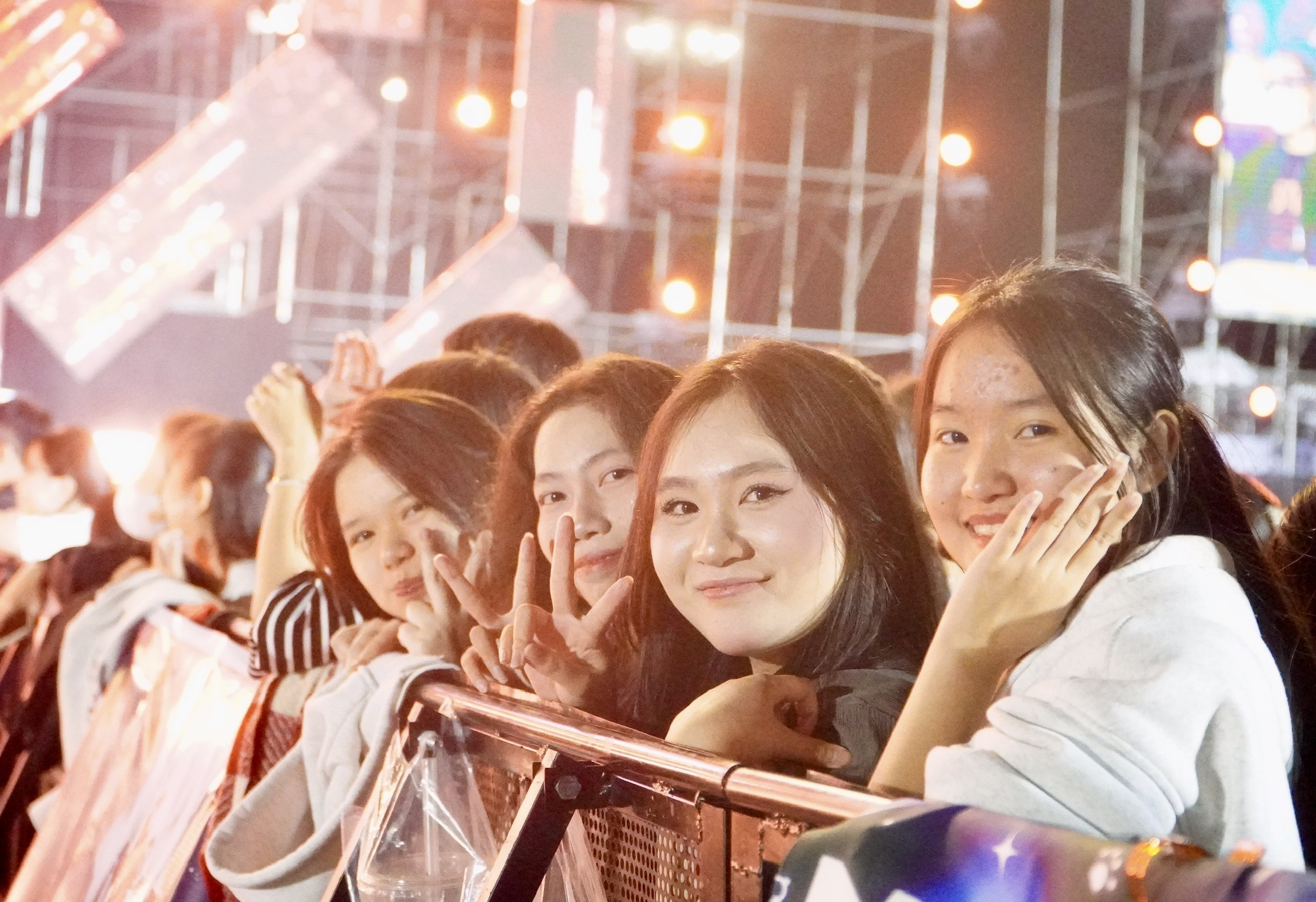 Quy Nhơn rộn ràng đêm countdown chào năm mới 2026- Ảnh 7. Quy Nhơn rộn ràng đêm countdown chào năm mới 2026- Ảnh 7.