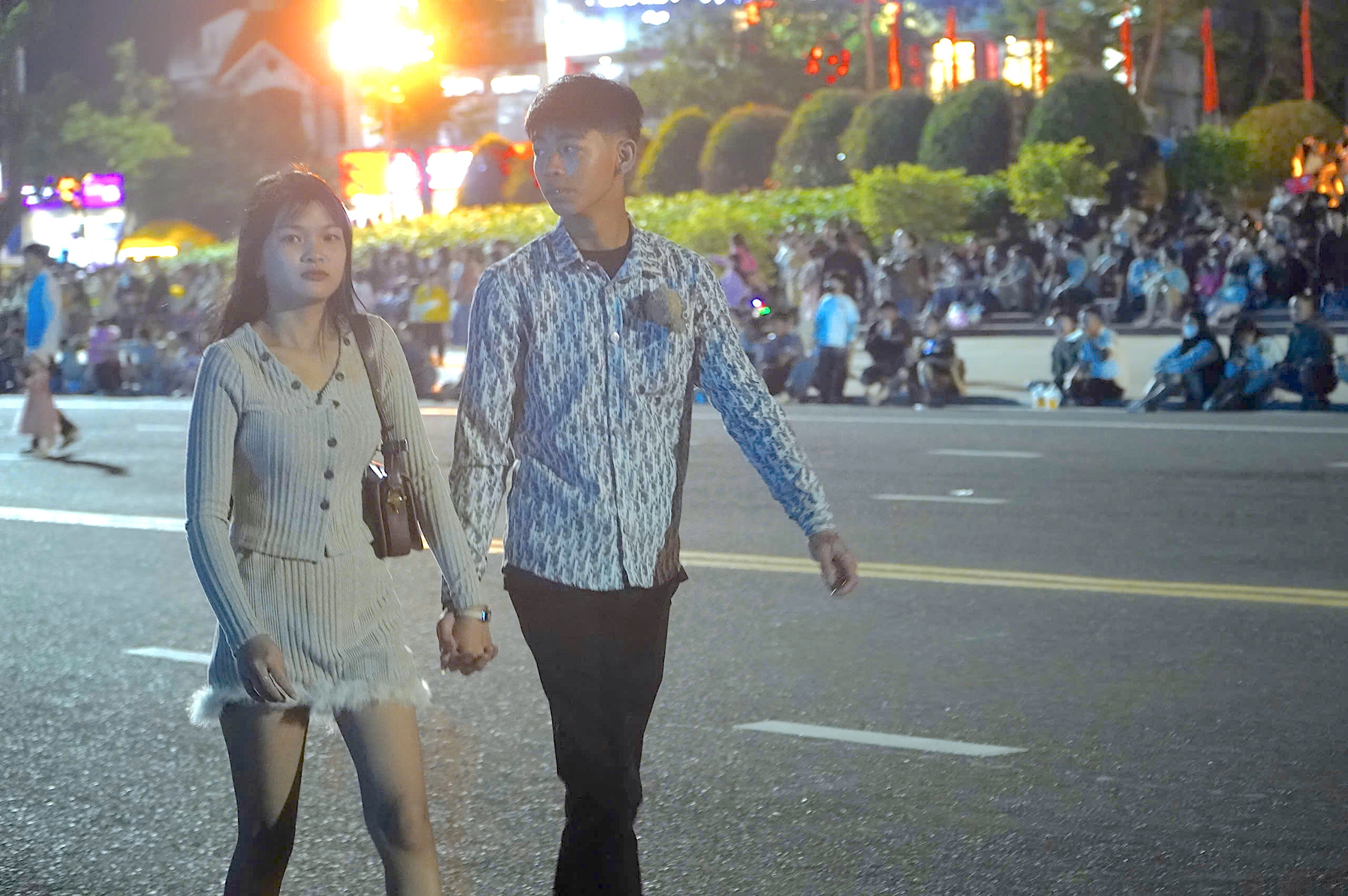 Quy Nhơn rộn ràng đêm countdown chào năm mới 2026- Ảnh 3. Quy Nhơn rộn ràng đêm countdown chào năm mới 2026- Ảnh 3.