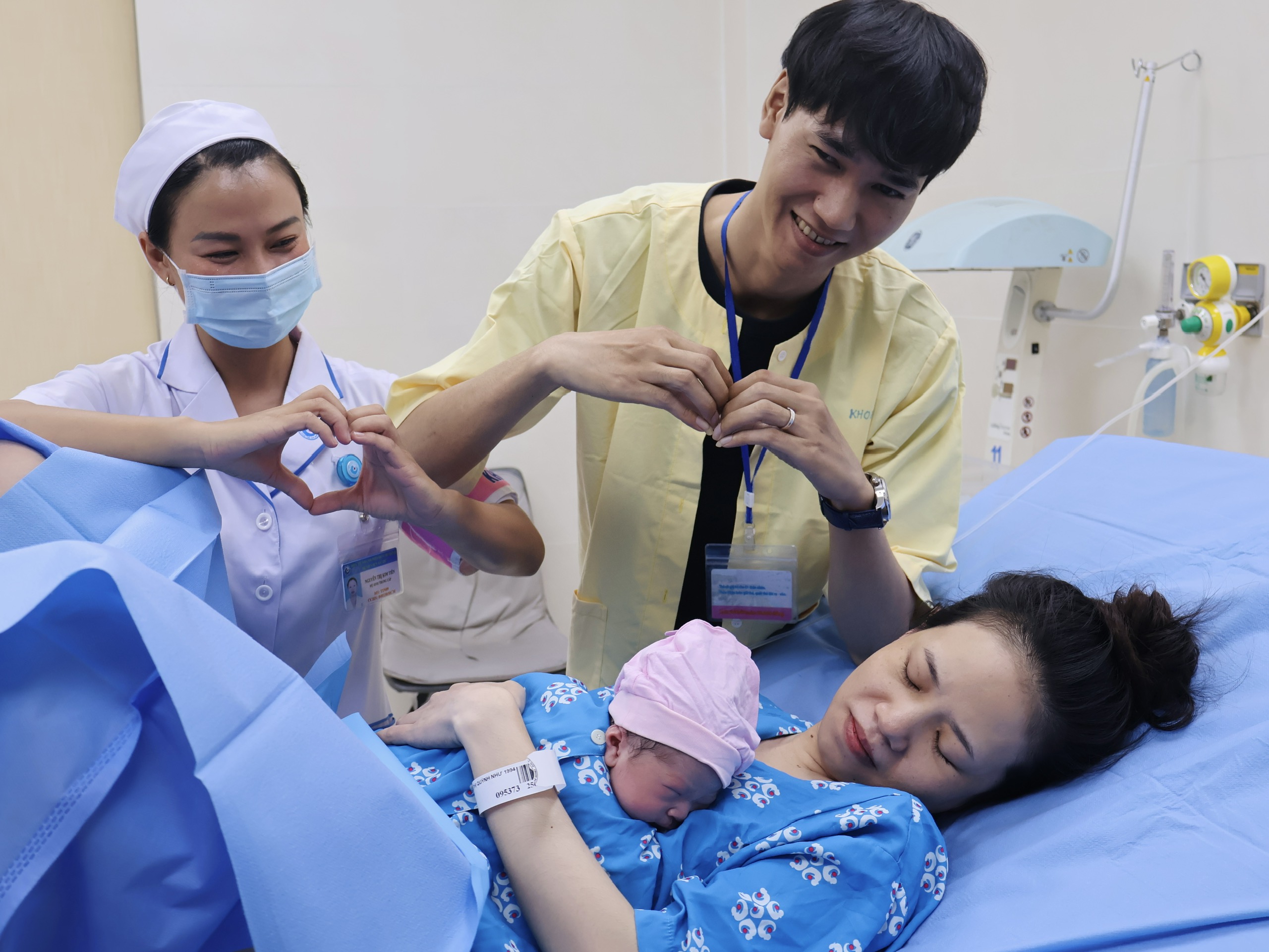 Những em bé ‘0 giờ’ chào đón năm mới 2026, mong thành nhân tài- Ảnh 7. Những em bé ‘0 giờ’ chào đón năm mới 2026, mong thành nhân tài- Ảnh 7.