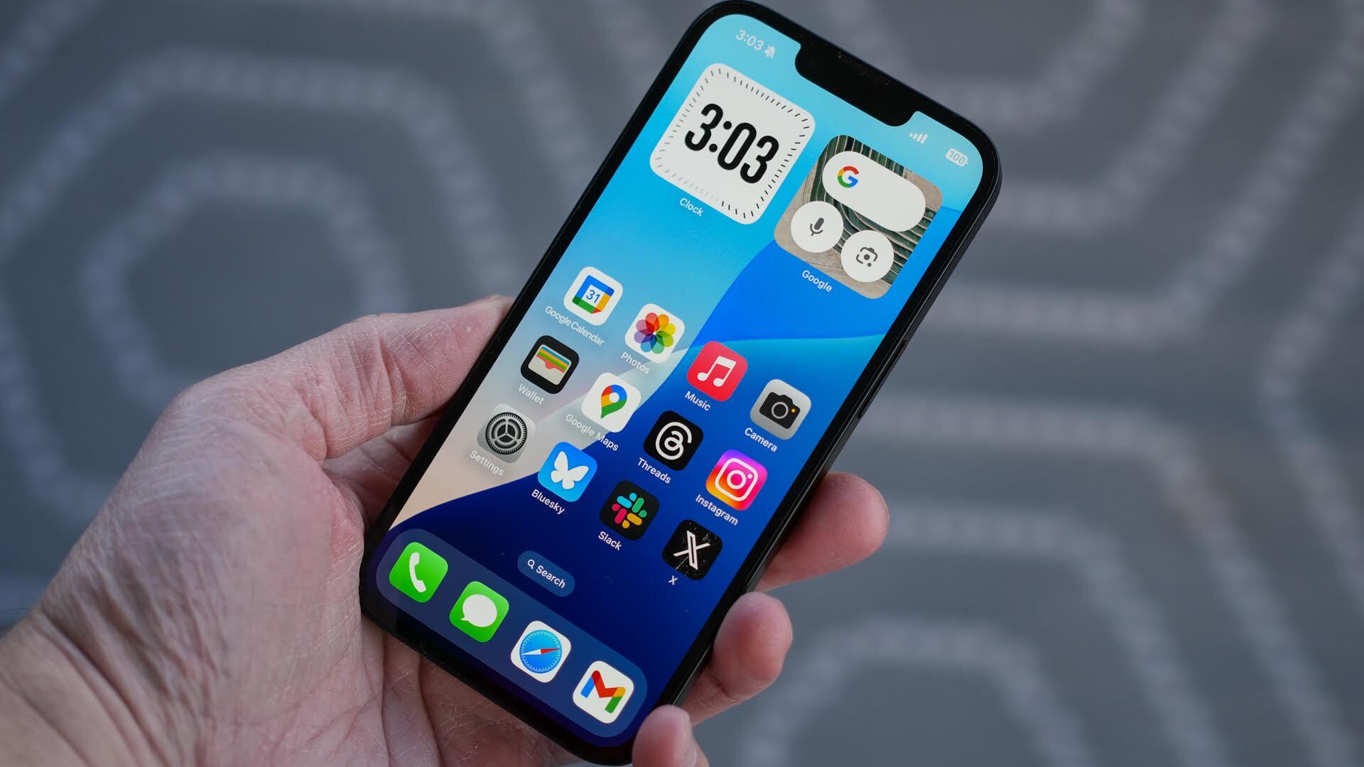 Chiếc iPhone từng thống trị phân khúc tầm trung đang bị lãng quên - Ảnh 1.