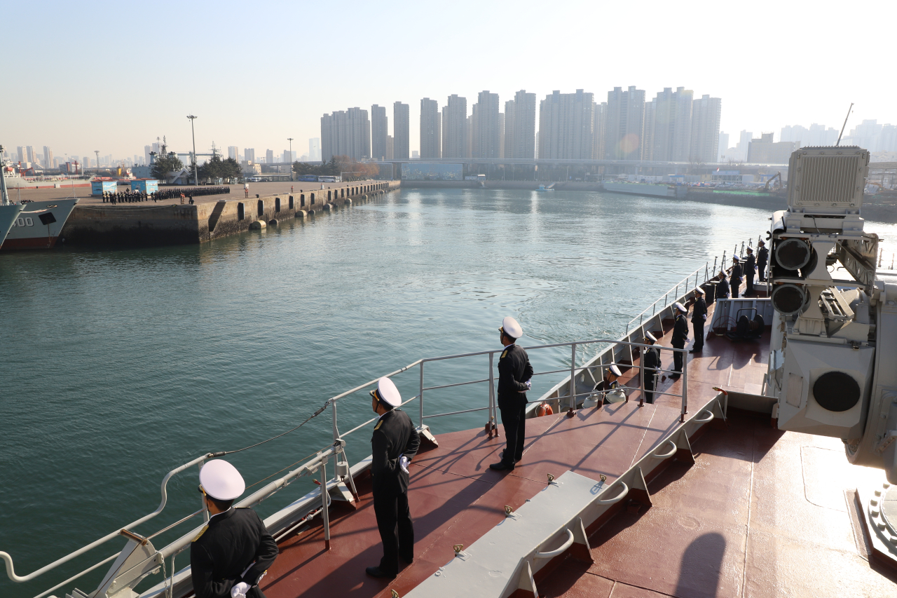 Tàu hộ vệ tên lửa Trần Hưng Đạo rời cảng Trung Quốc, lên đường sang Nhật Bản- Ảnh 3.