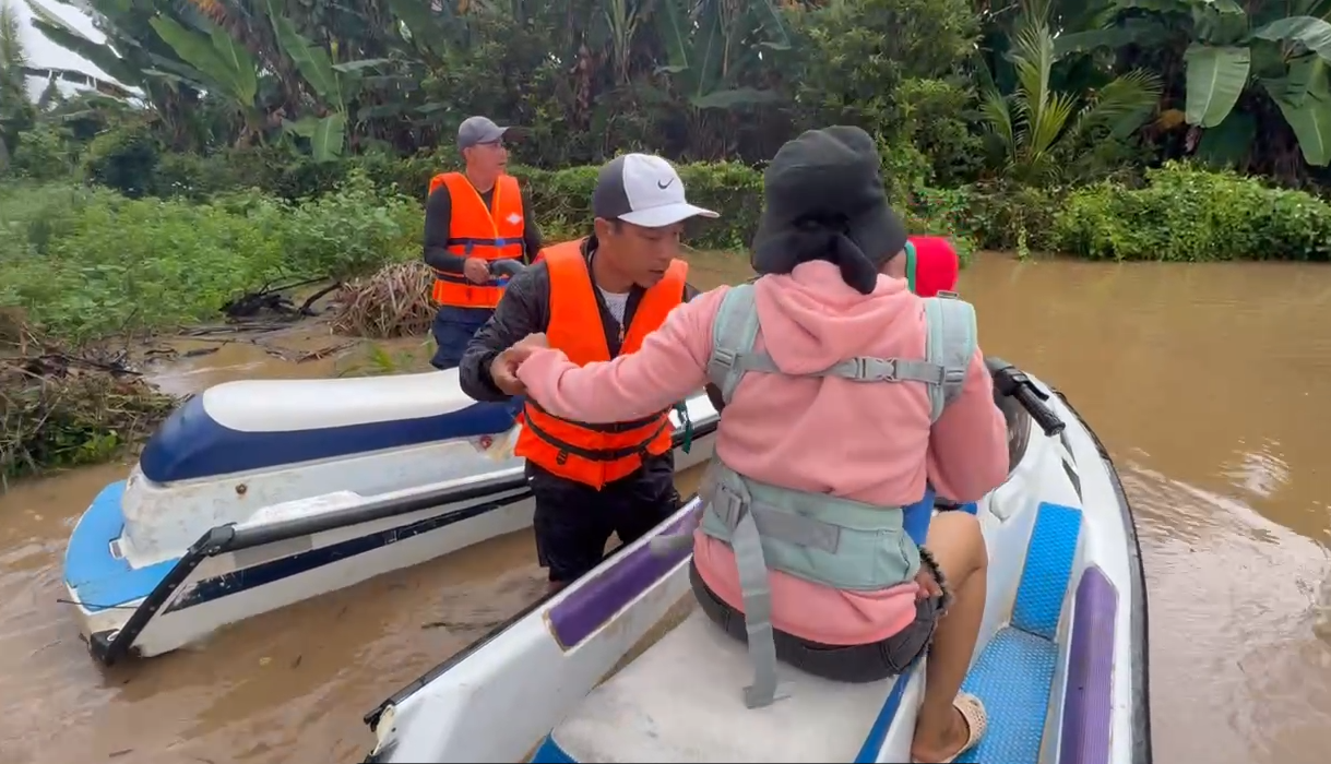 Lâm Đồng: Lũ về nhanh, di dời khẩn cấp hàng trăm hộ dân Hàm Liêm, Hàm Thuận- Ảnh 1.