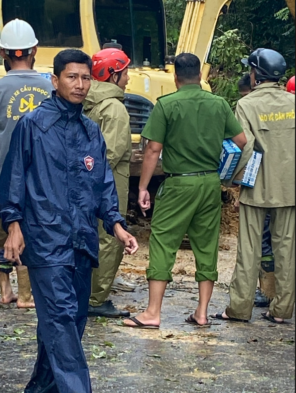 Lâm Đồng: Lũ về nhanh, di dời khẩn cấp hàng trăm hộ dân Hàm Liêm, Hàm Thuận- Ảnh 5.