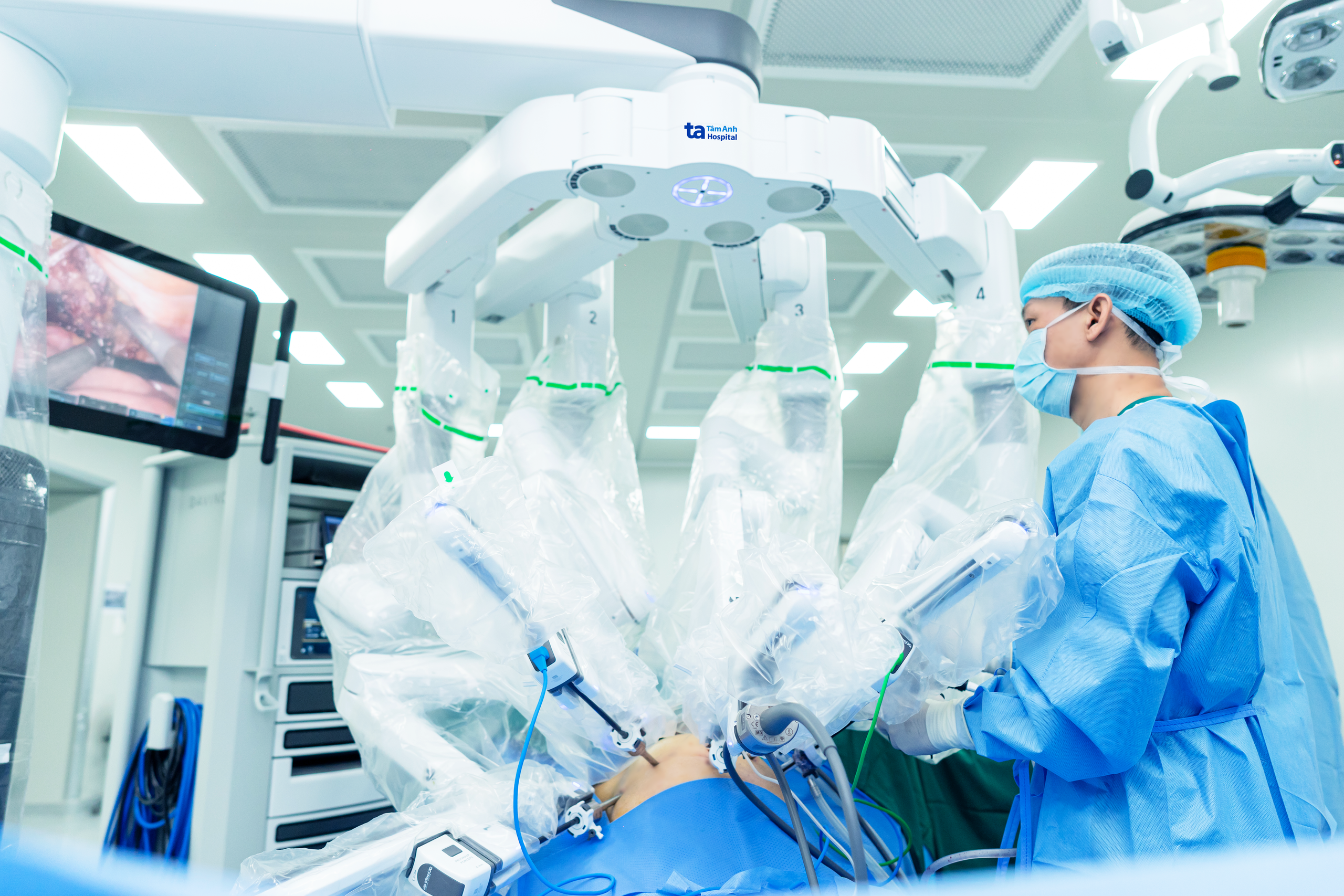 Phẫu thuật robot Da Vinci không còn là 'đặc quyền' của người có tiền- Ảnh 2. Phẫu thuật robot Da Vinci không còn là 'đặc quyền' của người có tiền- Ảnh 2.