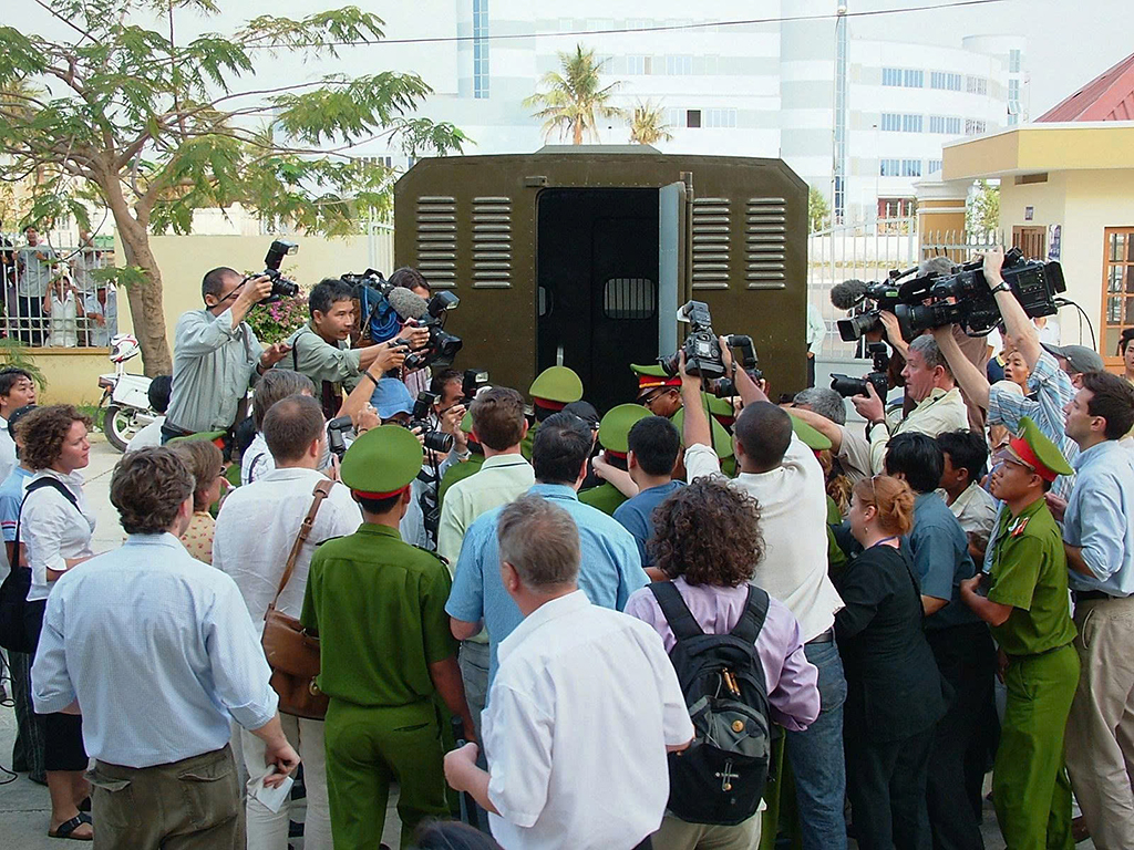 Ra ngõ gặp những gã khổng lồ- Ảnh 2.