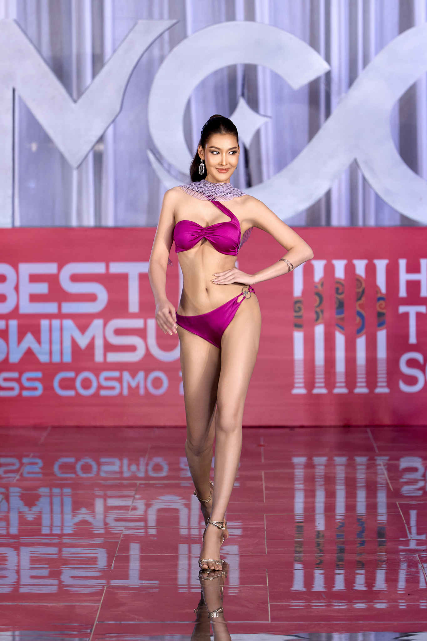 Dàn mỹ nhân Miss Cosmo 2025 diễn áo tắm nóng bỏng ở Huế - Ảnh 9.