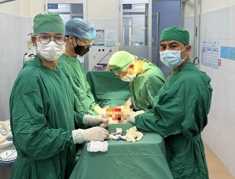 Cấp Cứu Kịp Thời Bệnh Nhân Bị Gãy Dương Vật Sau Quan Hệ - Ảnh 1.