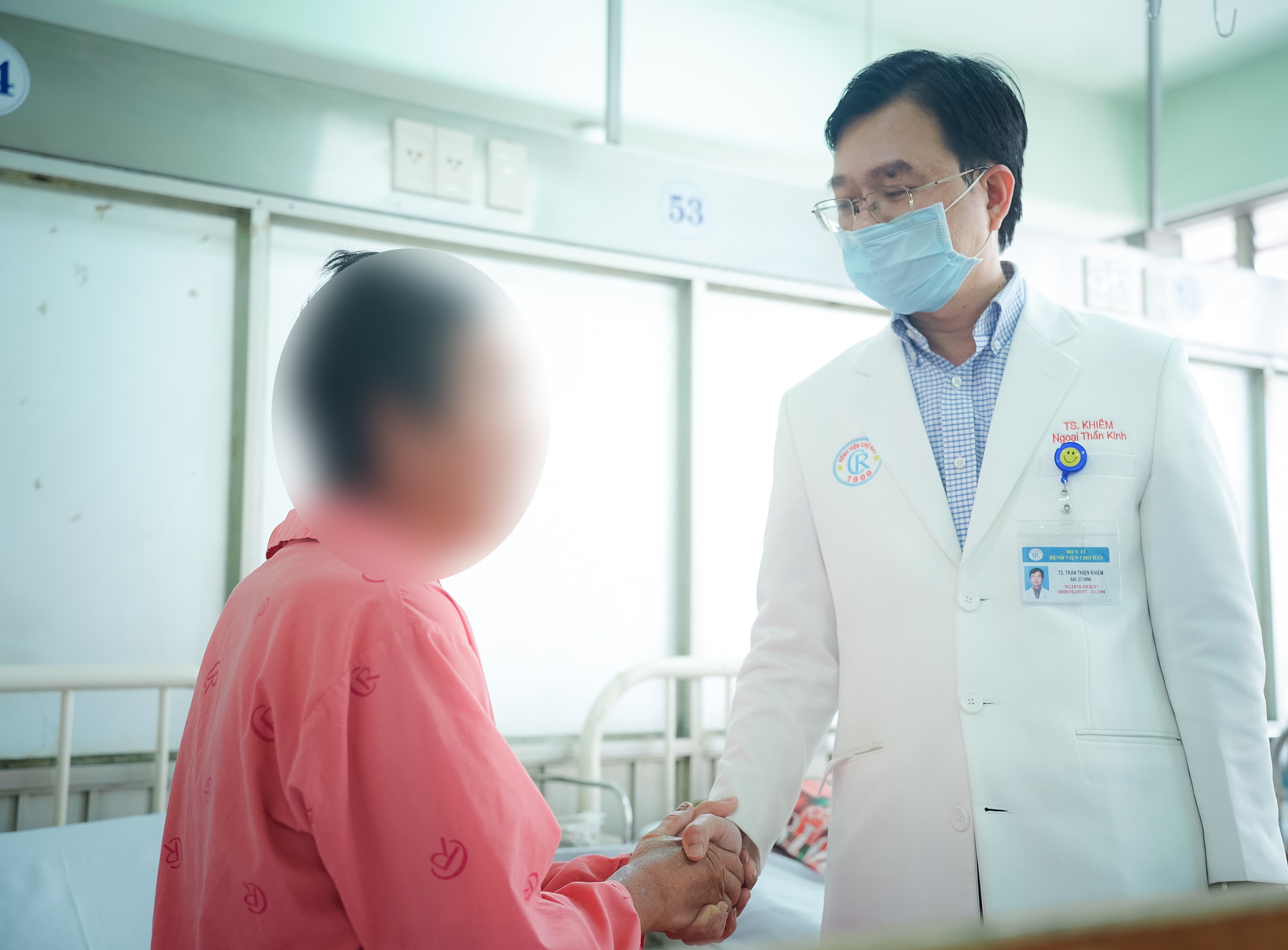 Bệnh viện Chợ Rẫy phẫu thuật thành công u tuyến yên khổng lồ - Ảnh 2.