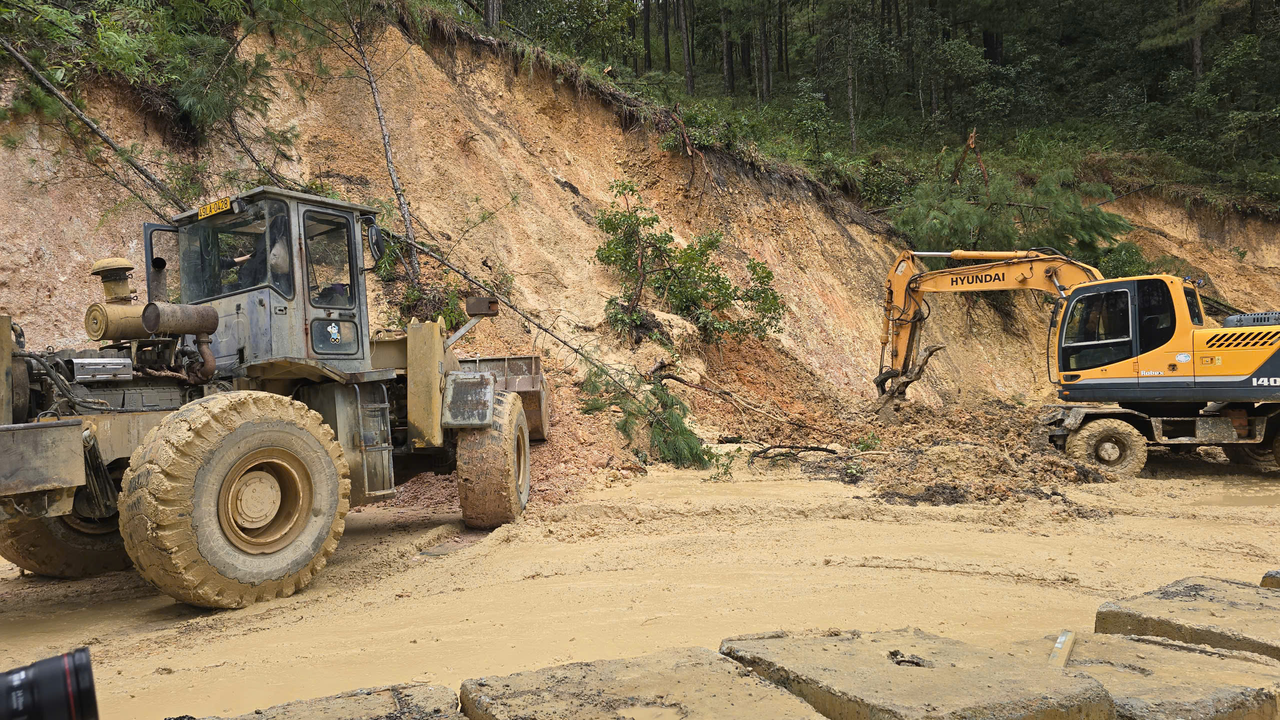 Cố gắng thông đèo Mimosa và đèo Gia Bắc trong ngày 4.12- Ảnh 2.