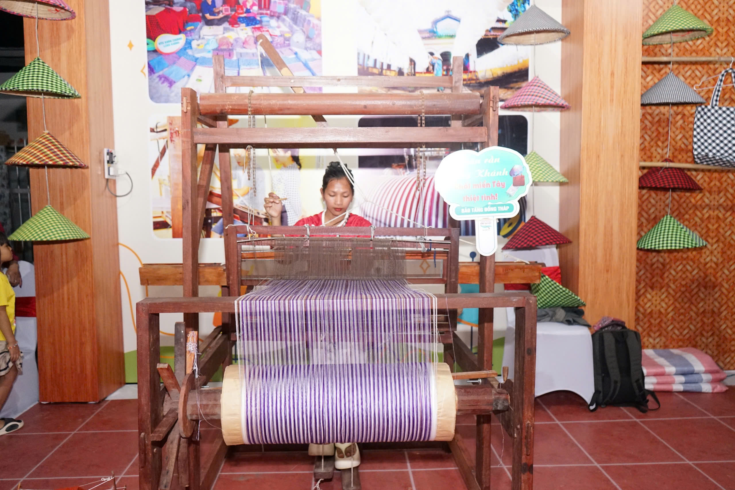 Đồng Tháp tái hiện cảnh miền Tây sông nước thông qua lễ hội địa phương- Ảnh 3. Đồng Tháp tái hiện cảnh miền Tây sông nước thông qua lễ hội địa phương- Ảnh 3.