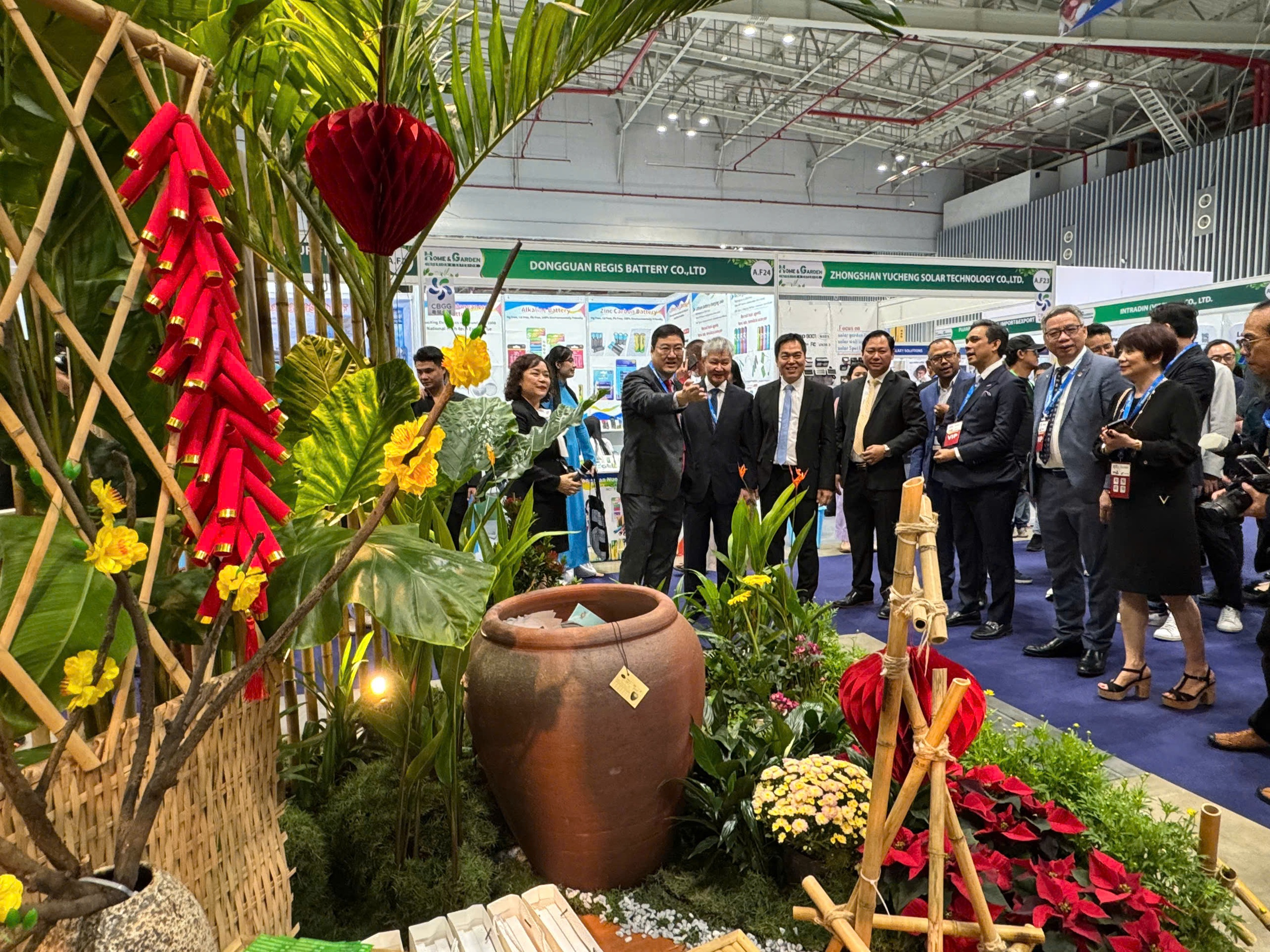 Đông nghẹt khách đến xem 4 triển lãm cùng lúc ở TP.HCM- Ảnh 4.