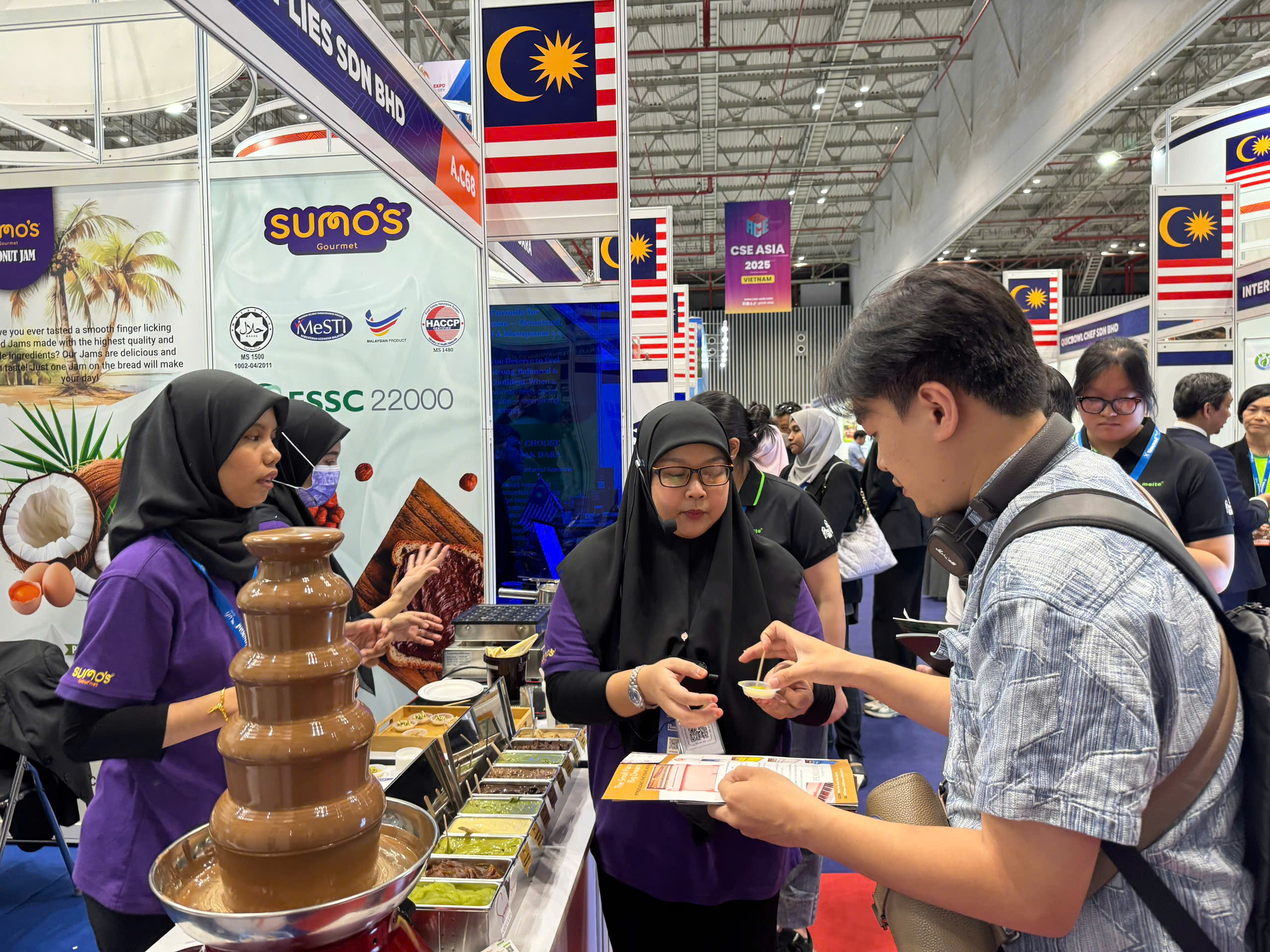 Đông nghẹt khách đến xem 4 triển lãm cùng lúc ở TP.HCM- Ảnh 3.