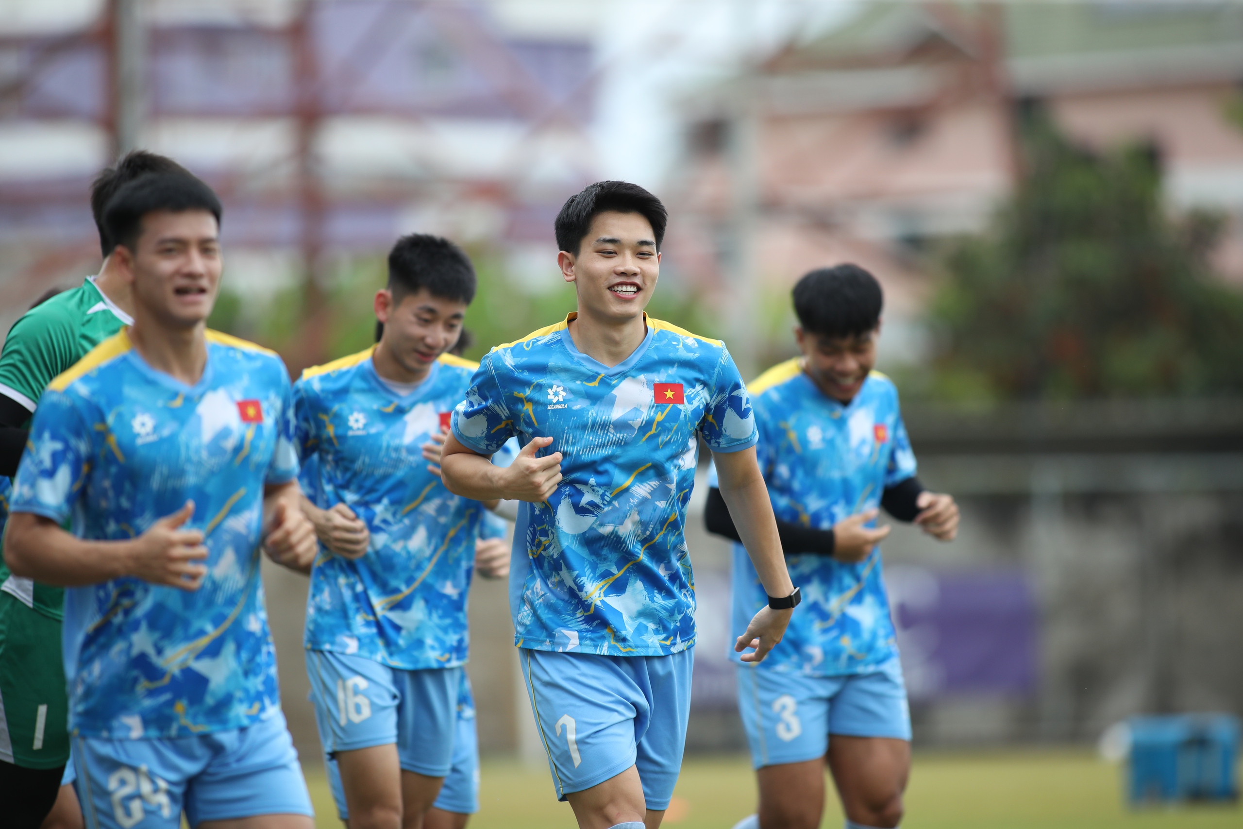 U.23 Việt Nam bất ngờ hủy tập, đi ‘shopping’ tại Bangkok: Xả hơi lấy tinh thần thắng Malaysia- Ảnh 1.