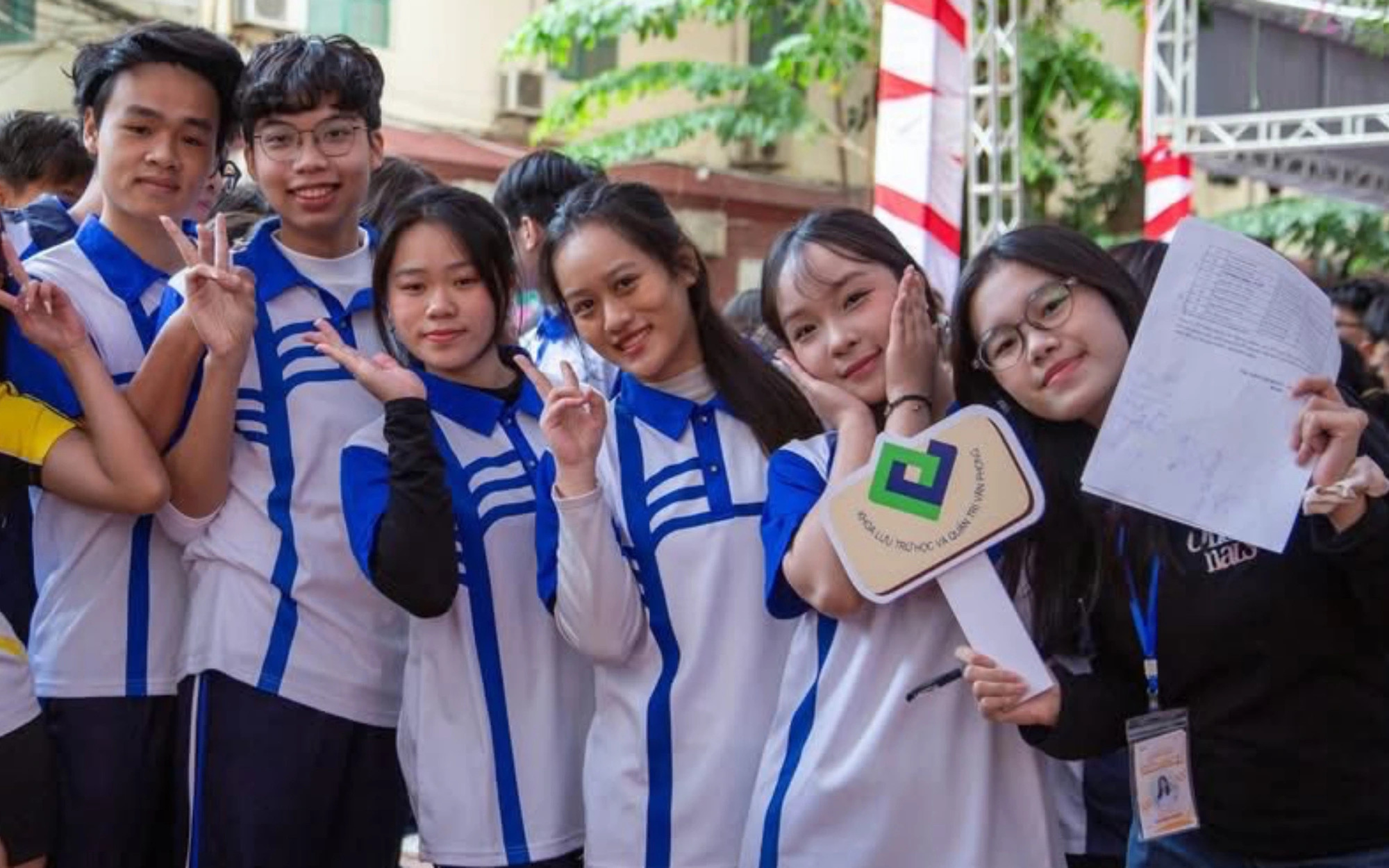Admissions 2026: Which universities reduce the C00 combination in admissions? - Photo 1. Tuyển sinh 2026: Trường ĐH nào giảm tổ hợp C00 trong xét tuyển? - Ảnh 1.
