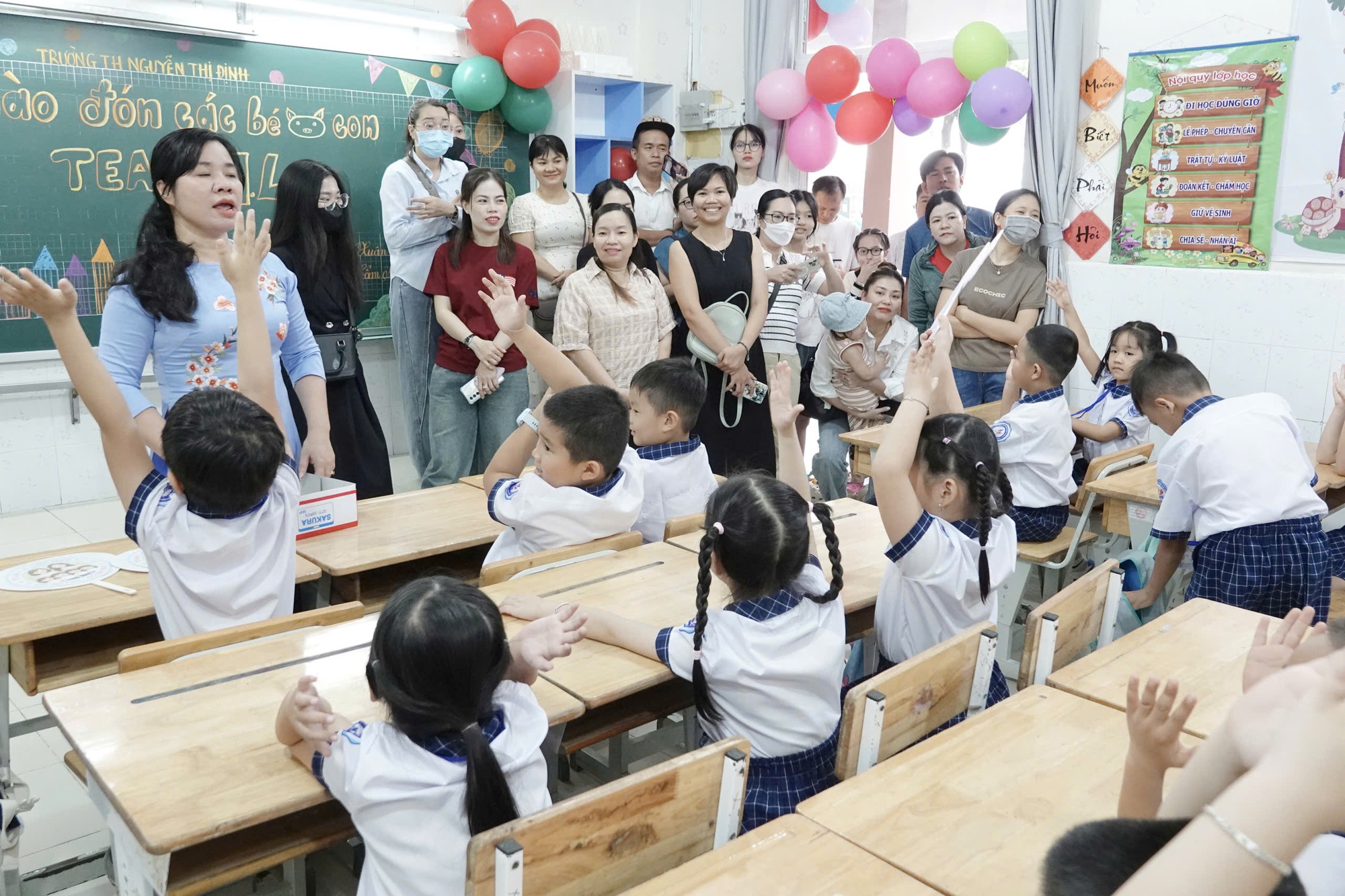 Education is not only the responsibility of the school but also of the family and society - Photo 1. Giáo dục không chỉ là trách nhiệm của nhà trường mà còn của gia đình và xã hội - Ảnh 1.