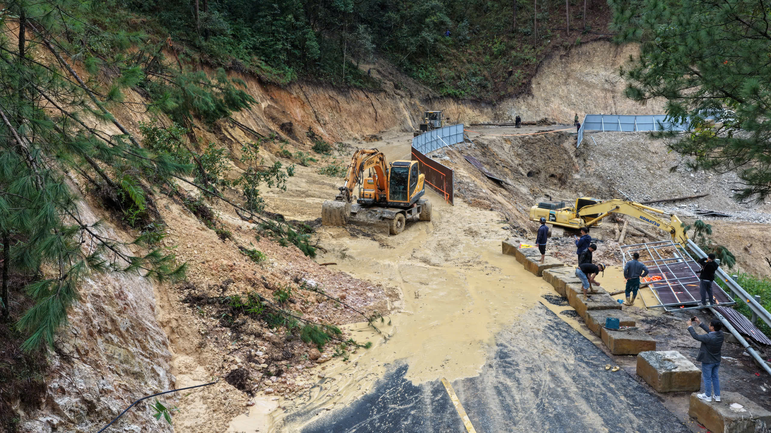 Cố gắng thông đèo Mimosa và đèo Gia Bắc trong ngày 4.12- Ảnh 1.