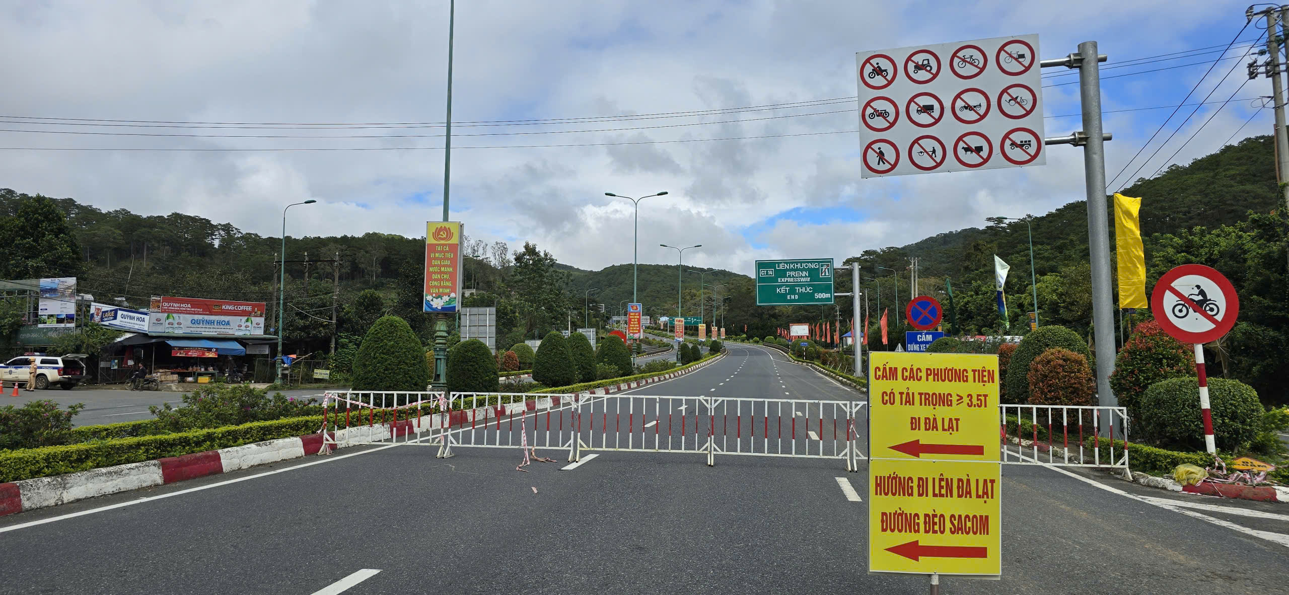 Cấm lưu thông qua đèo Prenn, từ 15 giờ 30 xe được lưu thông qua đèo Mimosa - Ảnh 3.