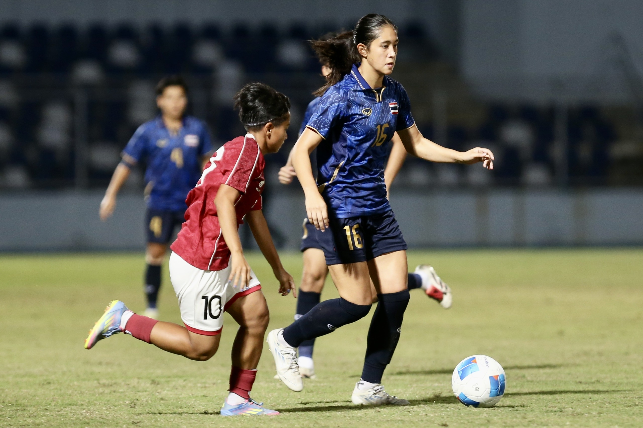 Indonesia phản lưới nhà khó tin rồi vỡ trận, đội tuyển nữ Thái Lan thắng cực đậm 8-0- Ảnh 4. Indonesia phản lưới nhà khó tin rồi vỡ trận, đội tuyển nữ Thái Lan thắng cực đậm 8-0- Ảnh 4.