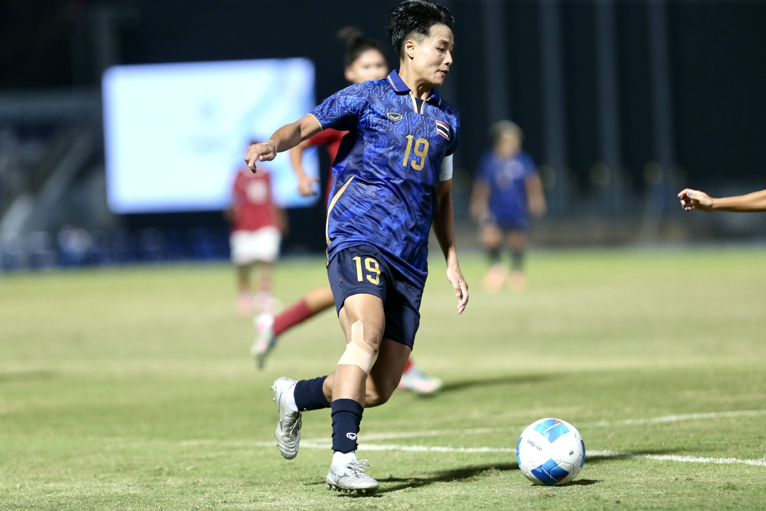 Indonesia phản lưới nhà khó tin rồi vỡ trận, đội tuyển nữ Thái Lan thắng cực đậm 8-0- Ảnh 5. Indonesia phản lưới nhà khó tin rồi vỡ trận, đội tuyển nữ Thái Lan thắng cực đậm 8-0- Ảnh 5.