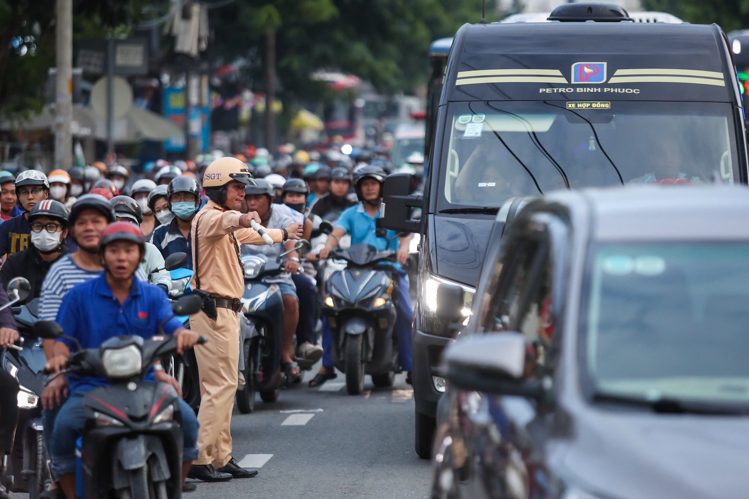 TP.HCM ùn tắc gia tăng - Ảnh 2.