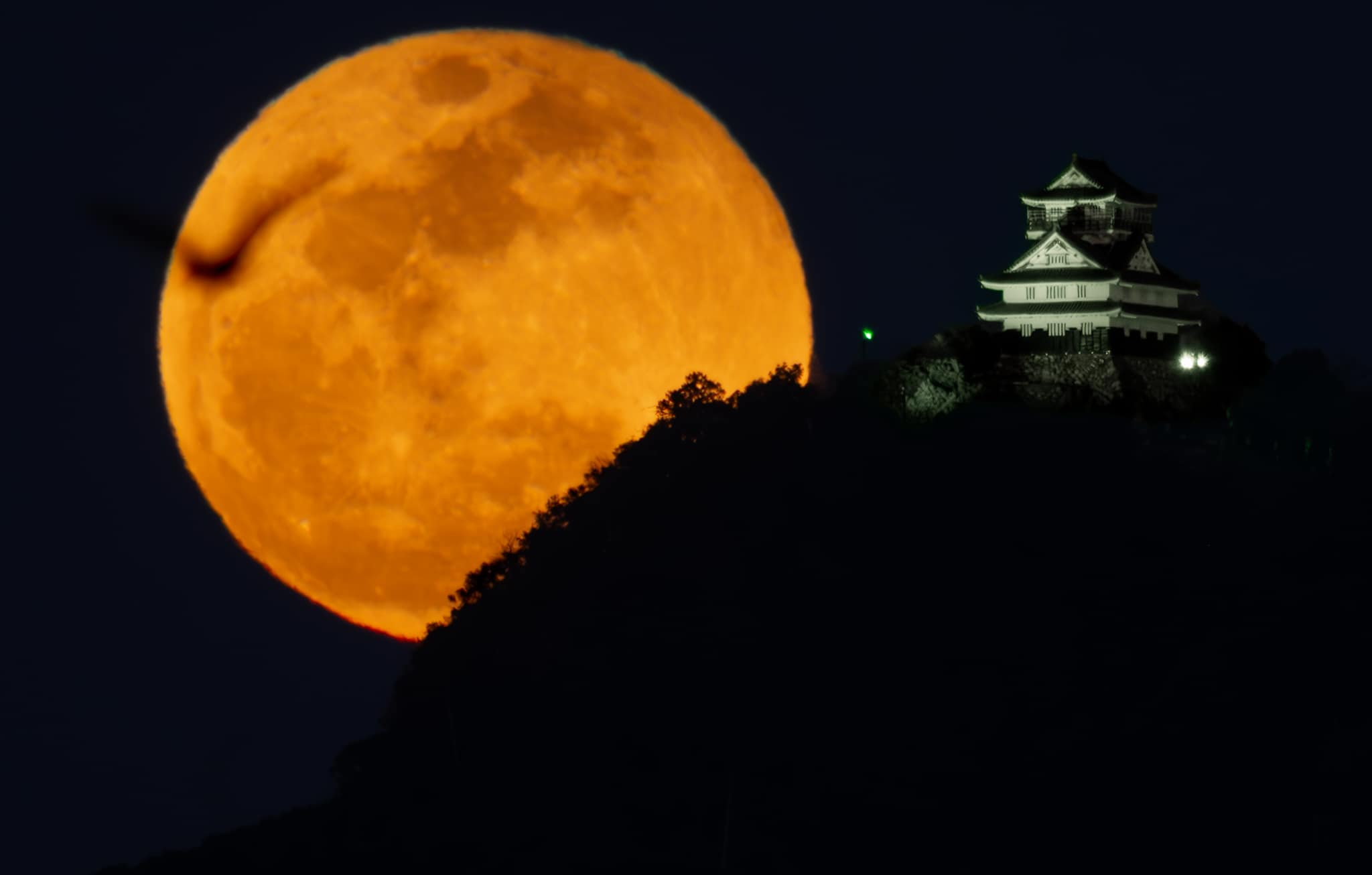 Cảnh báo triều cường ở TP.HCM: Siêu trăng lạnh xuất hiện ảnh hưởng thế nào? - Ảnh 2.