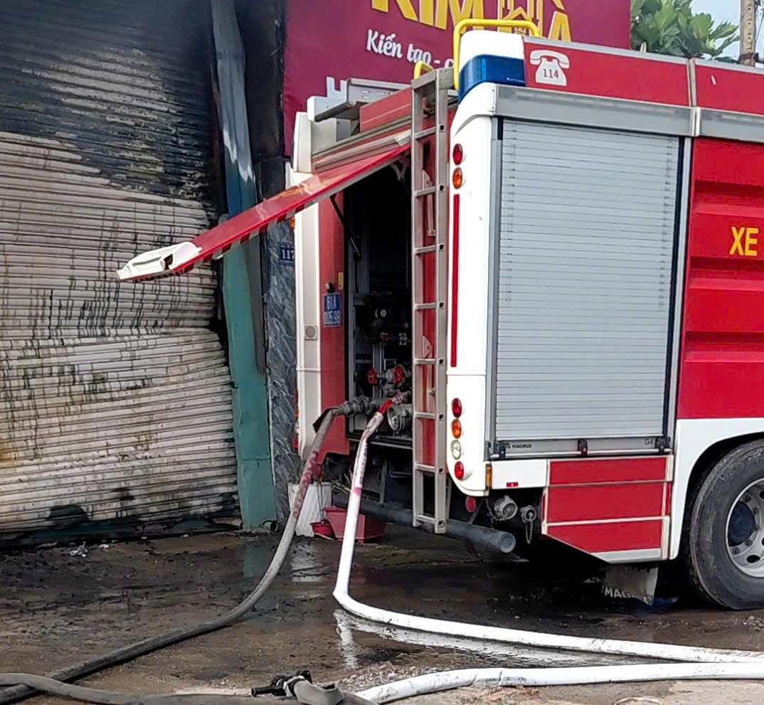TP.HCM: Vụ cháy sát cây xăng ở phường Hòa Lợi không thiệt hại về người - Ảnh 1.